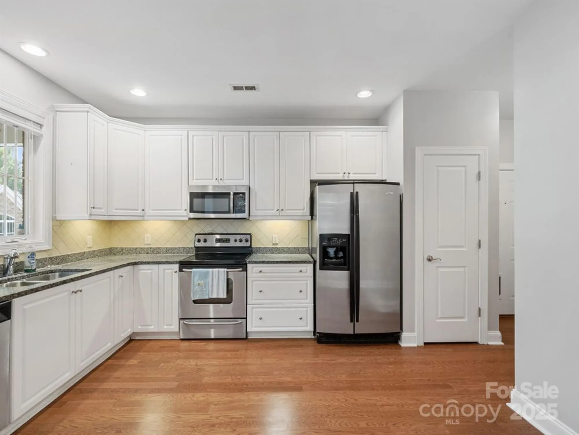 Property Slideshow image 12 of 37 | 10875 casetta dr, Matthews, NC, 28105