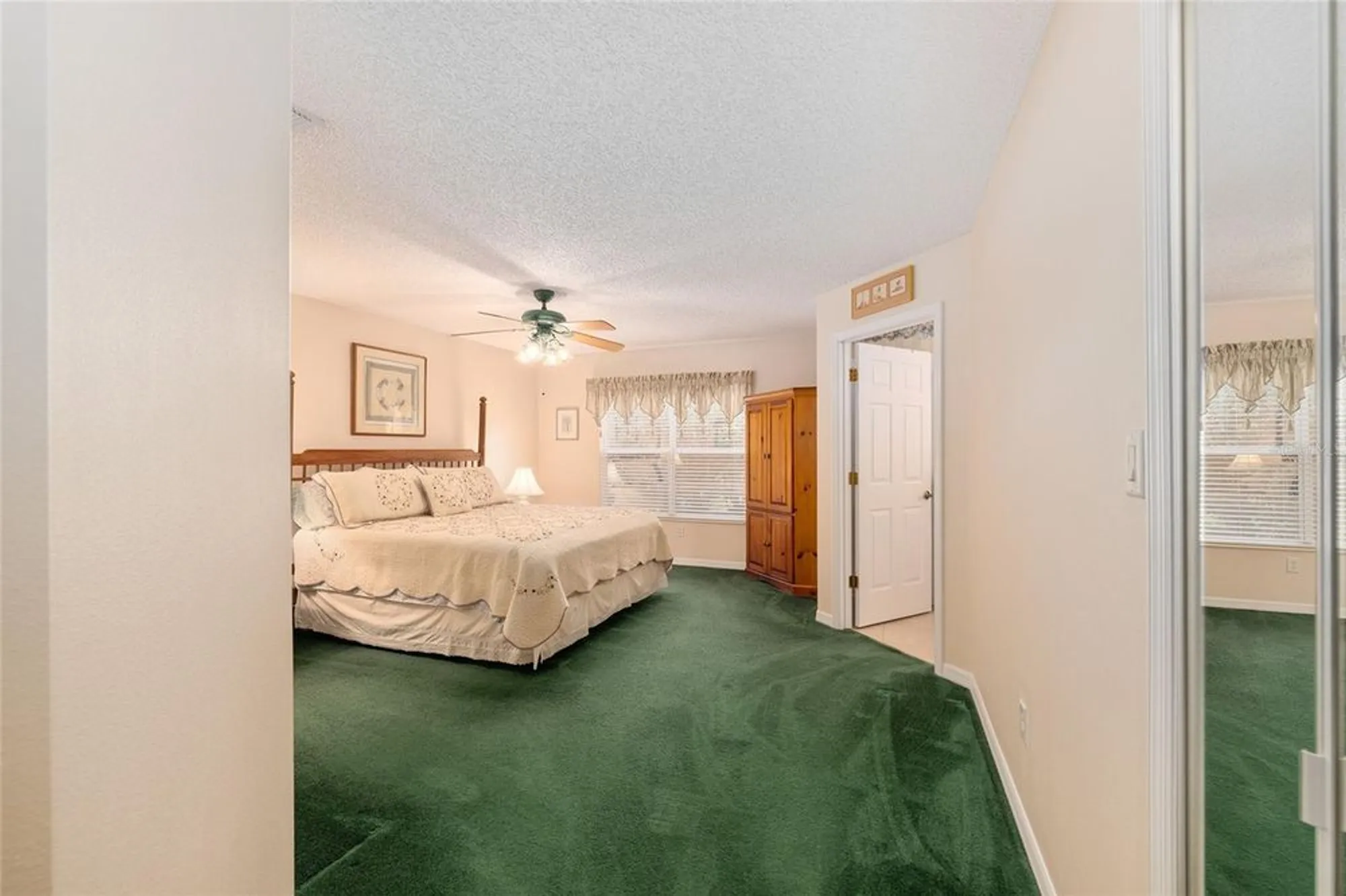 Property Slideshow image 22 of 37 | 24817 cranes roost cir, Leesburg, FL, 34748