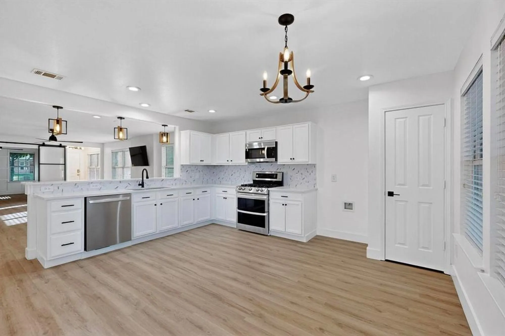 Property Slideshow image 10 of 33 | 1368 troon dr, Frisco, TX, 75036