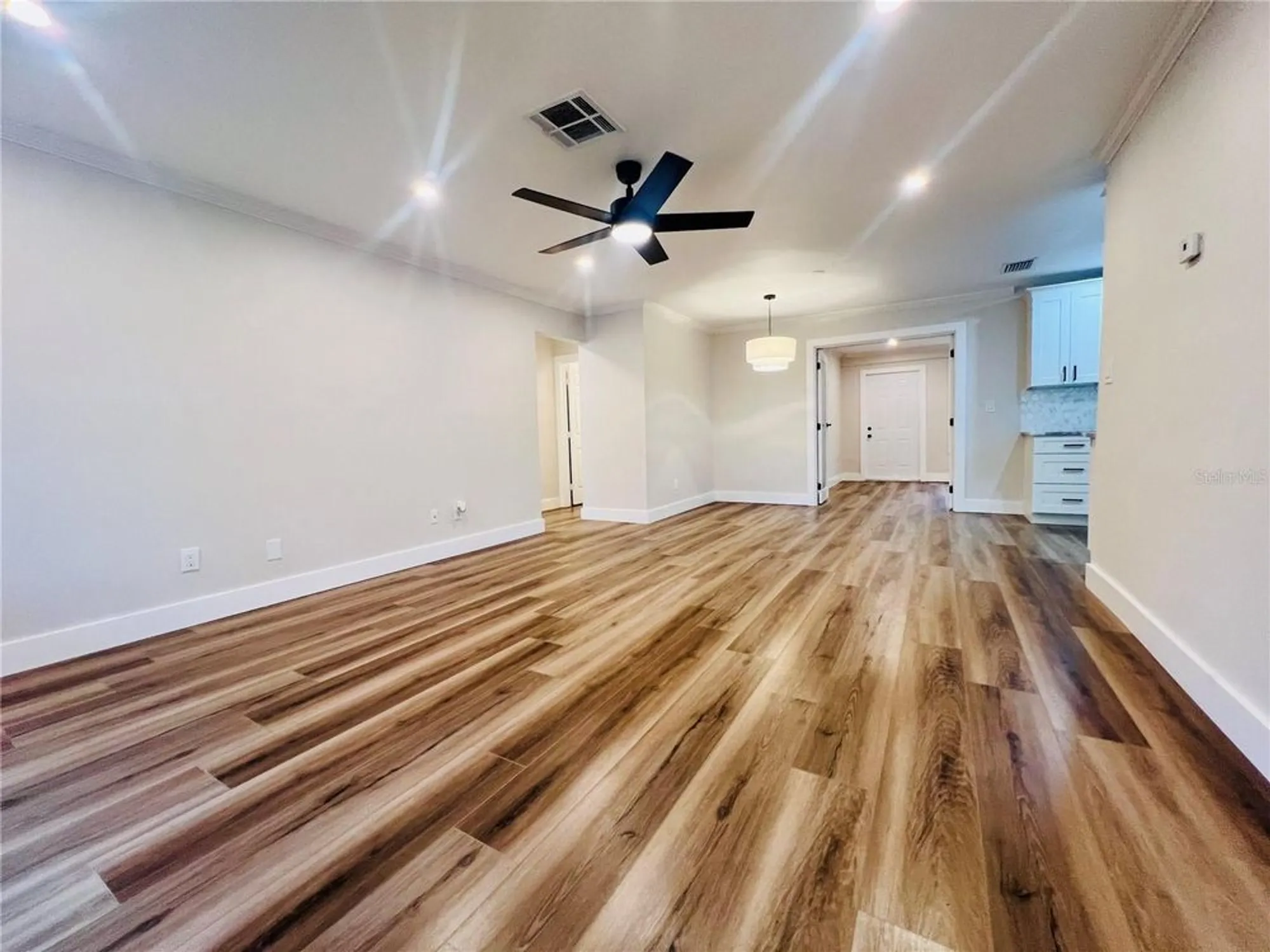 Property Slideshow image 8 of 28 | 801 leeward way, Palm Harbor, FL, 34685