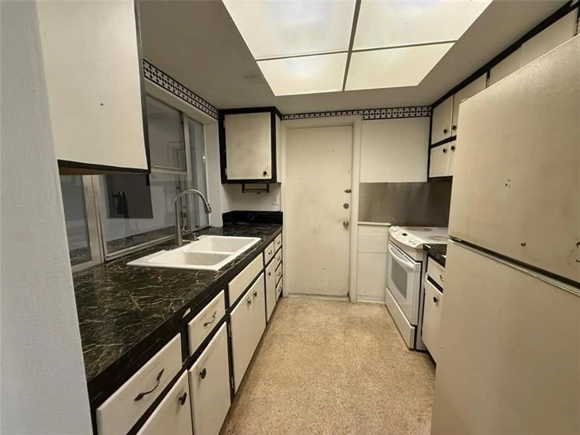 Property Slideshow image 8 of 17 | 4314 nw 47th ct, Tamarac, FL, 33319