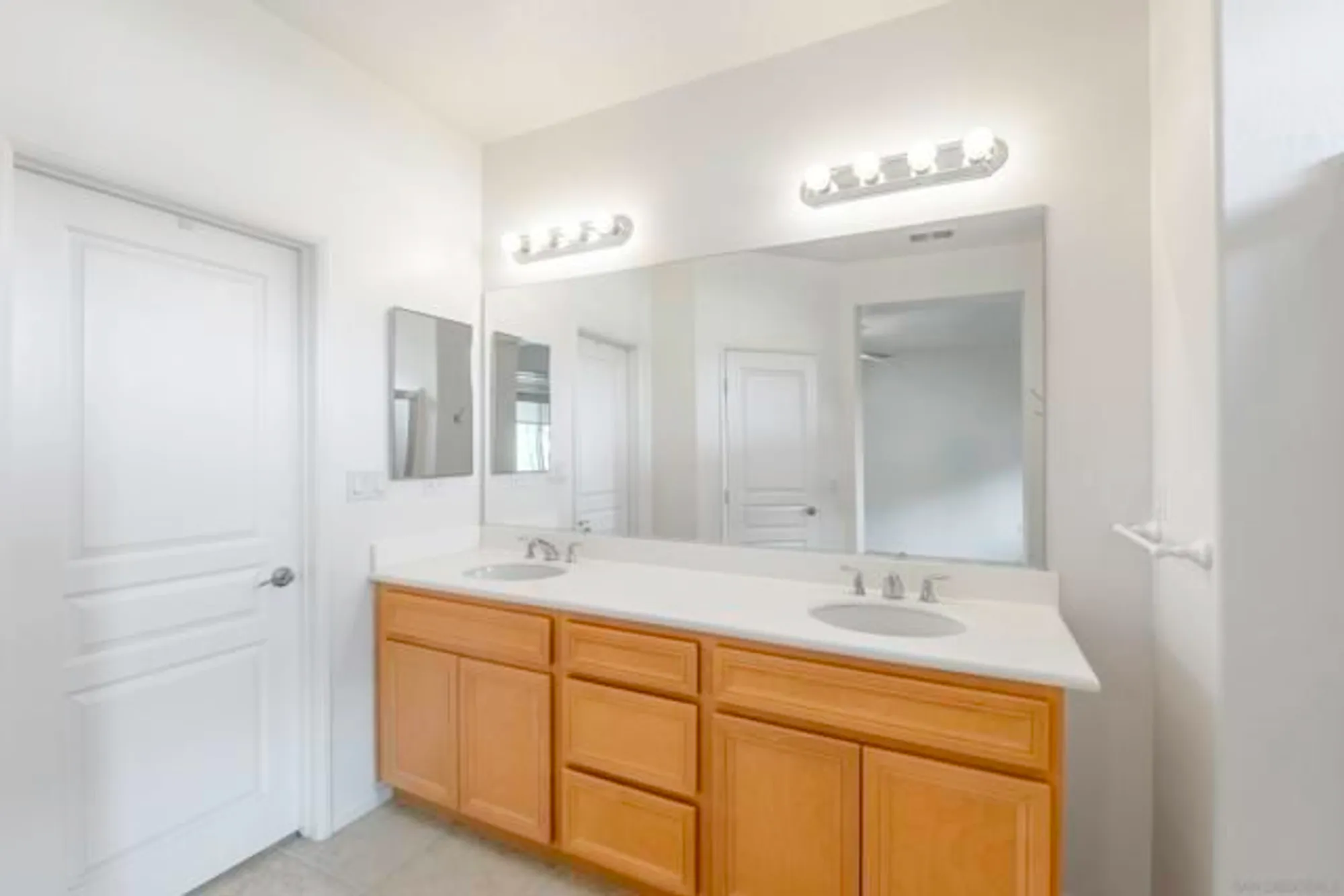 Property Slideshow image 23 of 47 | 1645 beaver crk a, Beaumont, CA, 92223