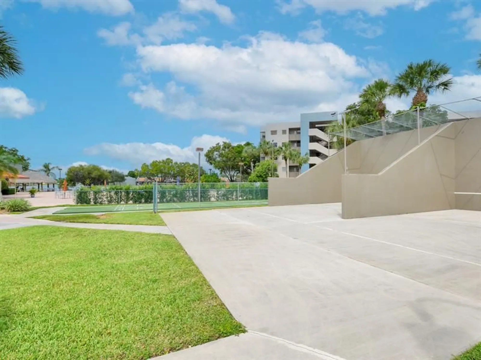 Property Slideshow image 47 of 51 | 1101 colony point cir 422, Pembroke Pines, FL, 33026