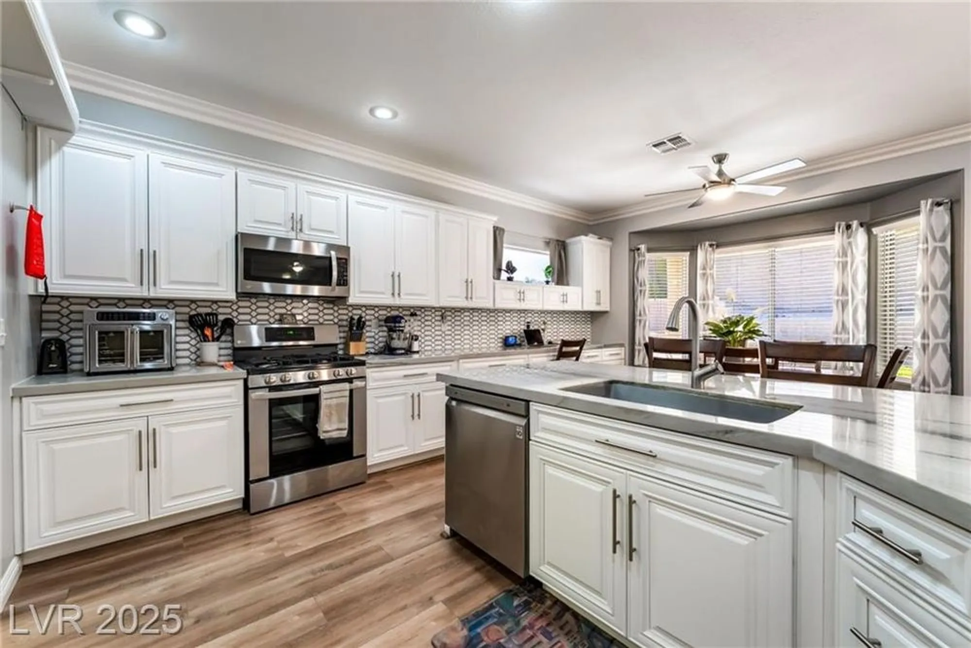 Property Slideshow image 19 of 47 | 1628 rockcrest hills ave, Henderson, NV, 89052