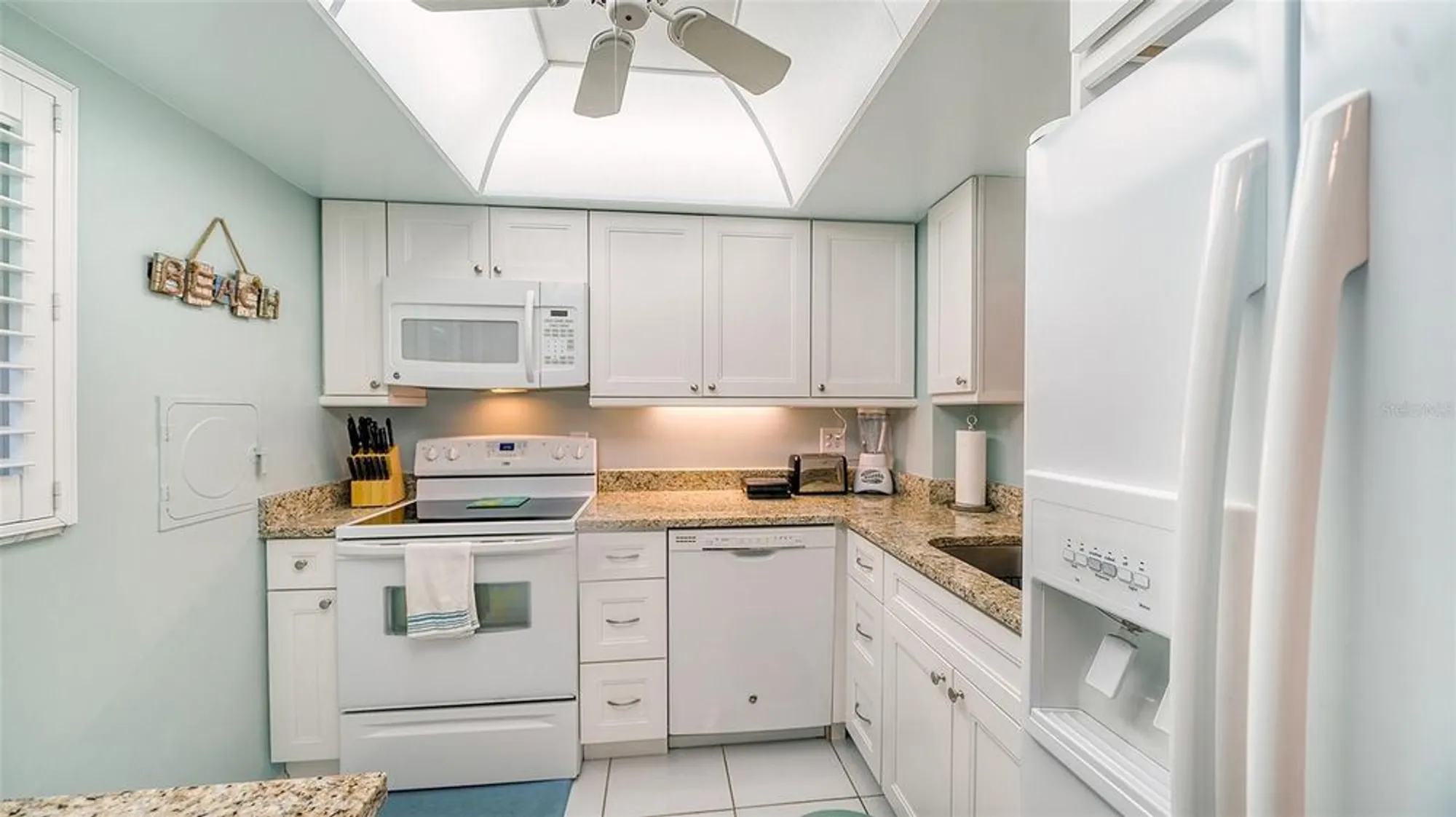 Property Slideshow image 13 of 77 | 1250 n portofino dr # 305mar, Sarasota, FL, 34242