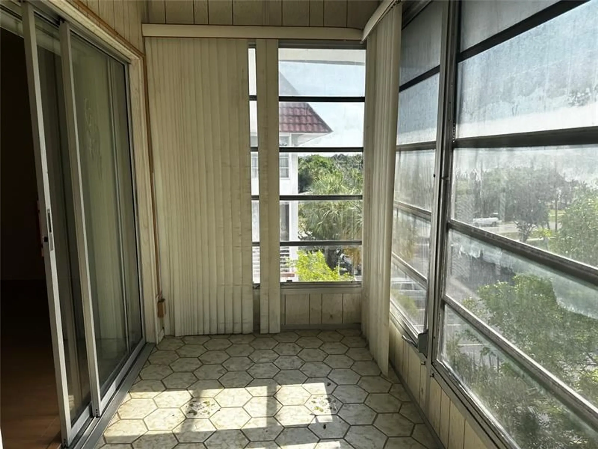 Property Slideshow image 10 of 11 | 2061 nw 47th ter 414, Lauderhill, FL, 33313