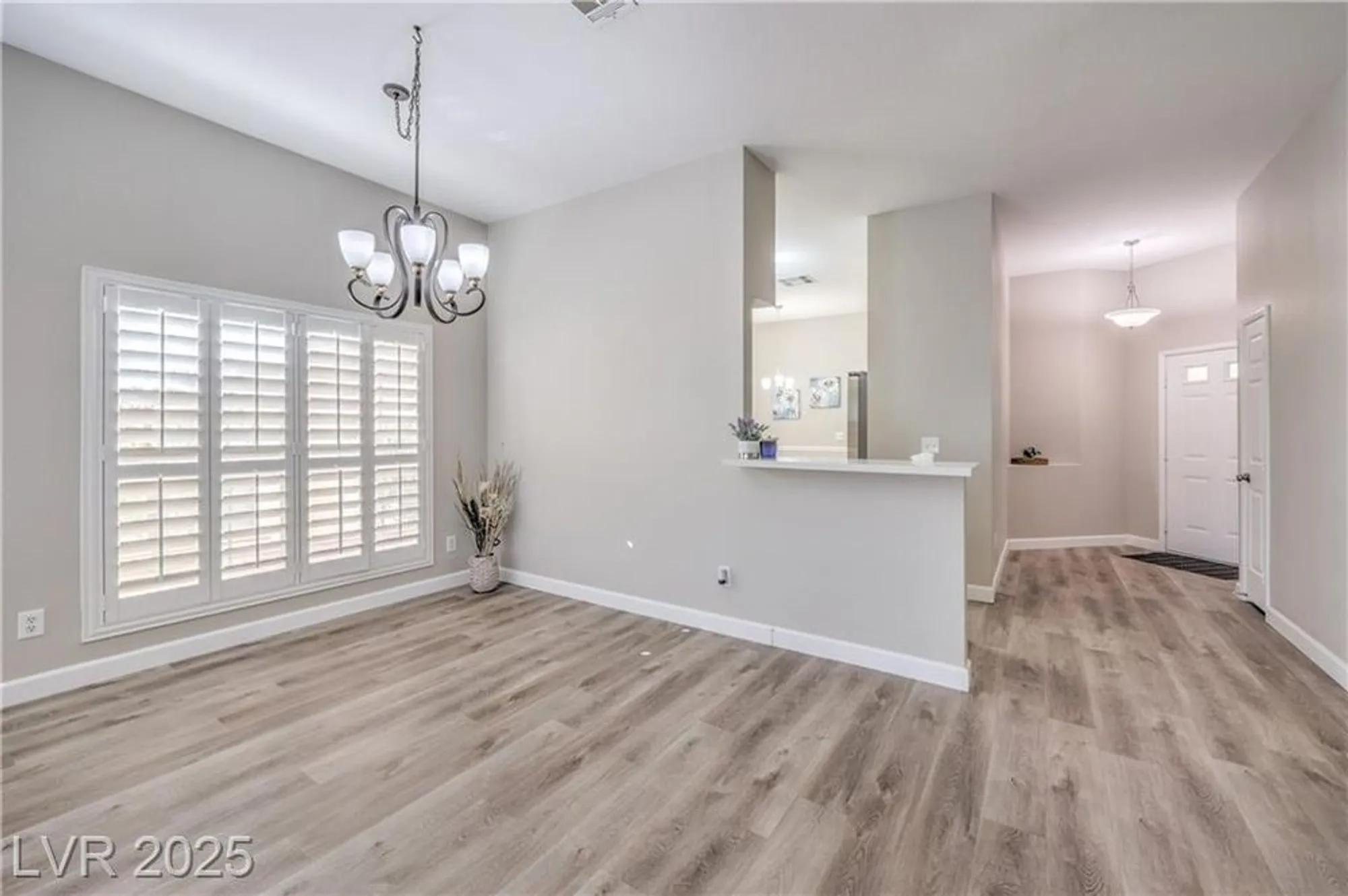 Property Slideshow image 6 of 36 | 5452 cove point dr, Las Vegas, NV, 89130