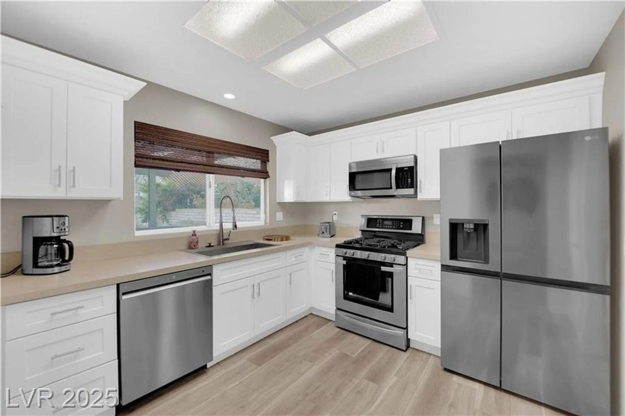 Property Slideshow image 8 of 27 | 8801 villa ridge dr, Las Vegas, NV, 89134