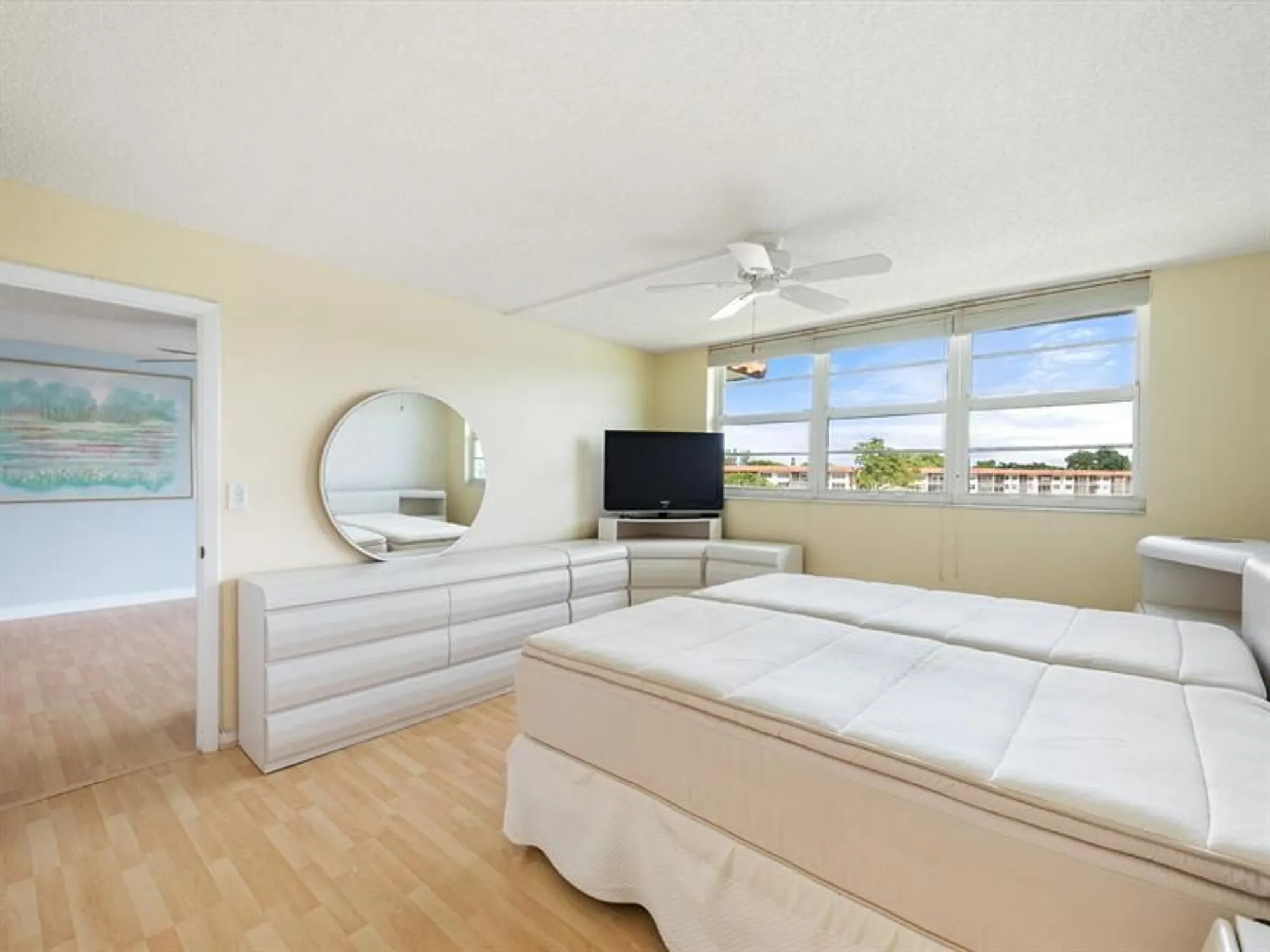 Property Slideshow image 15 of 42 | 9423 s hollybrook lake dr 309, Pembroke Pines, FL, 33025