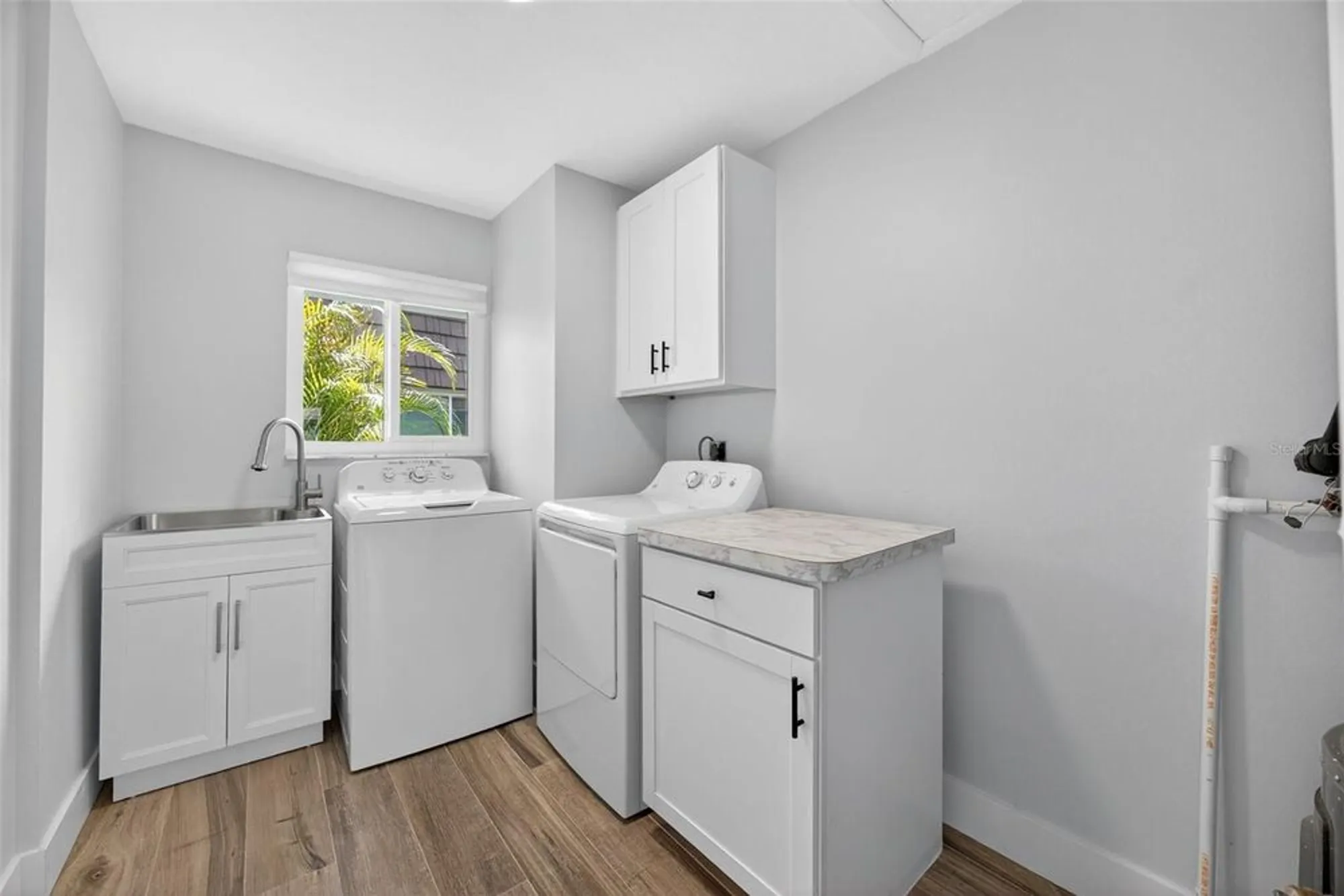 Property Slideshow image 16 of 34 | 2733 riverbluff pl v57, Sarasota, FL, 34231