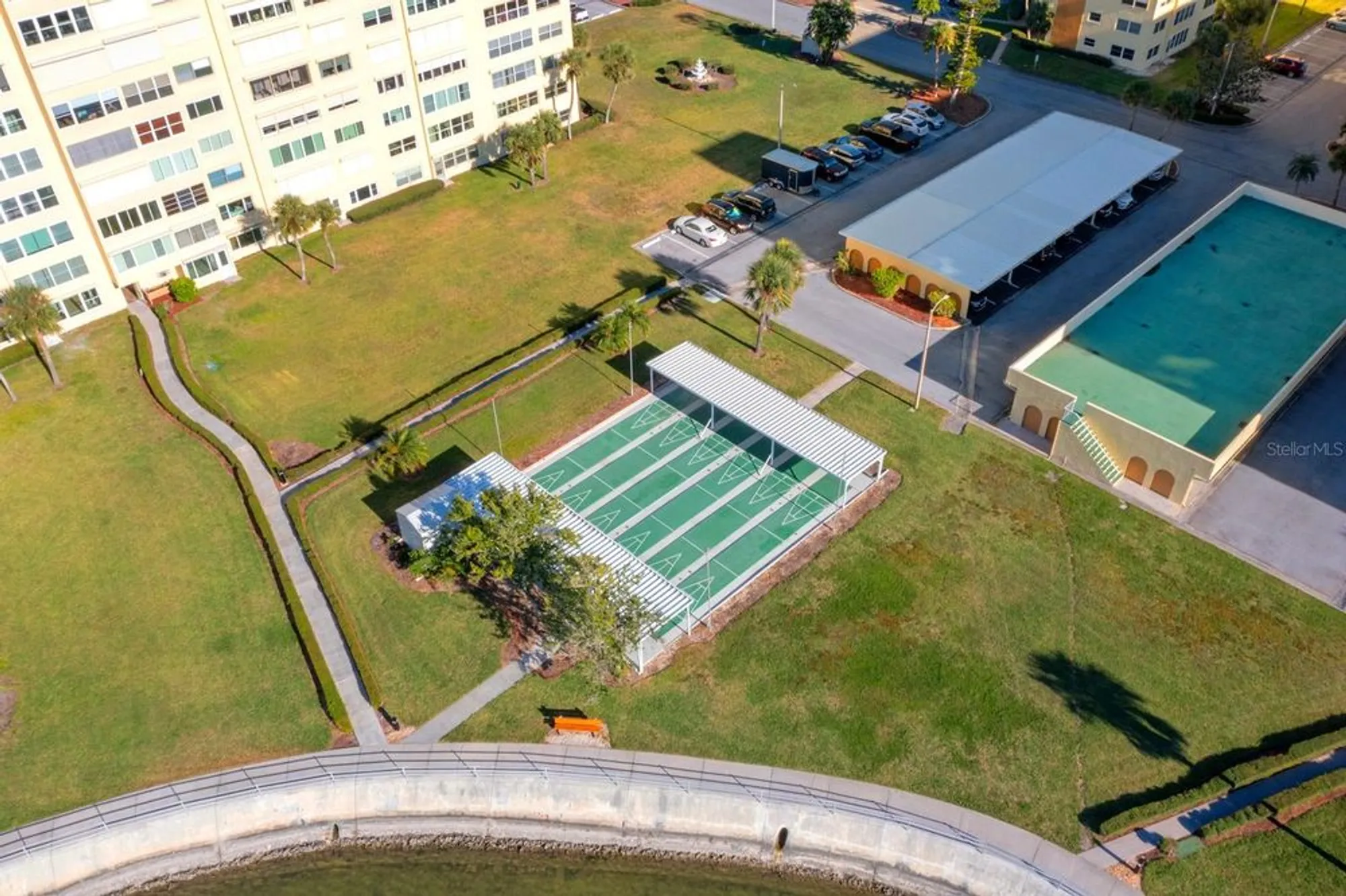 Property Slideshow image 14 of 24 | 4550 cove cir apt 305, St Petersburg, FL, 33708