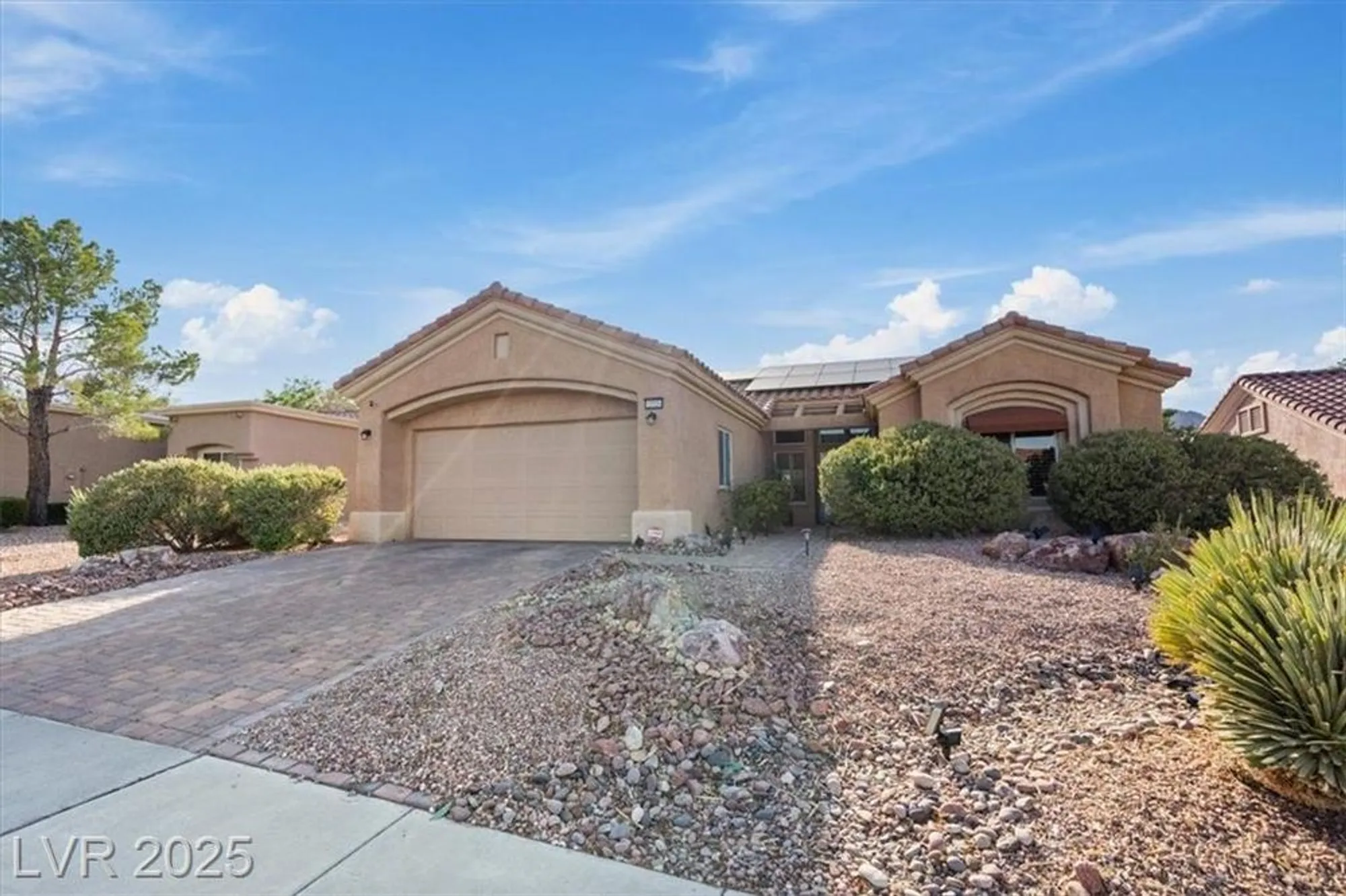 Property Slideshow image 2 of 37 | 2525 banora point dr, Las Vegas, NV, 89134