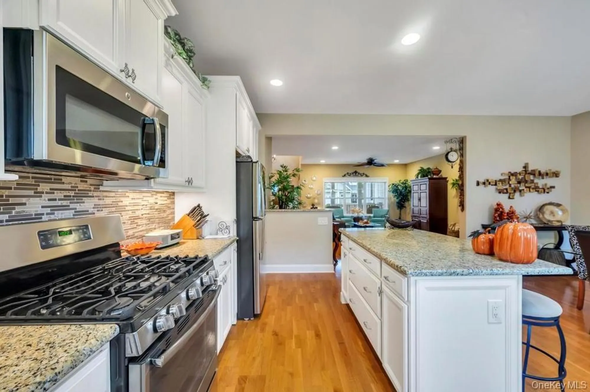 Property Slideshow image 24 of 42 | 4 haverton ct, Riverhead, NY, 11901