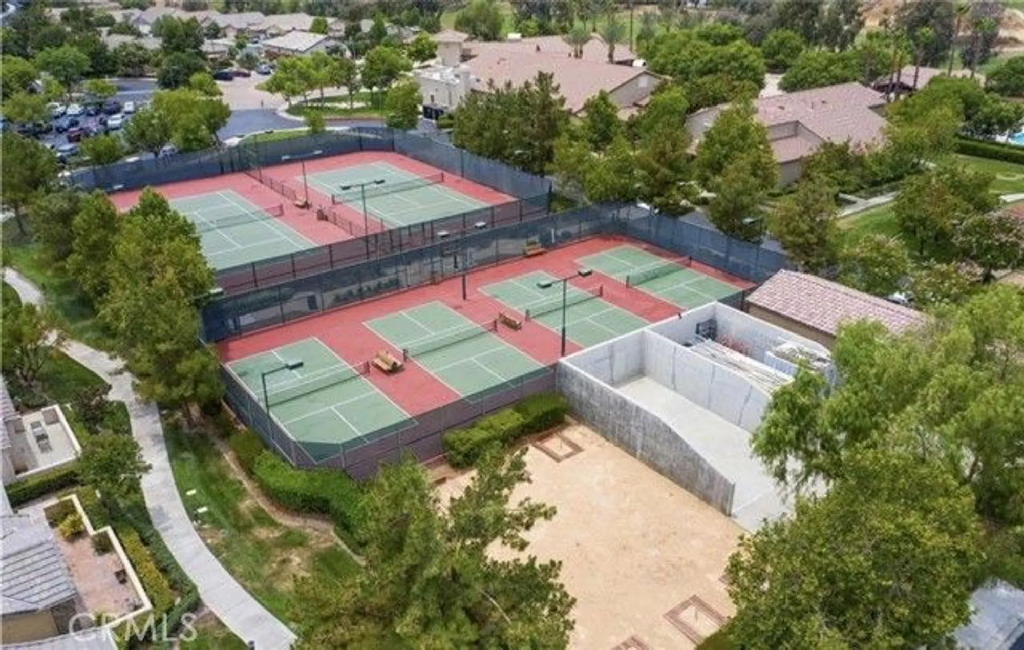 Property Slideshow image 22 of 26 | 240 glenview ln, Hemet, CA, 92545