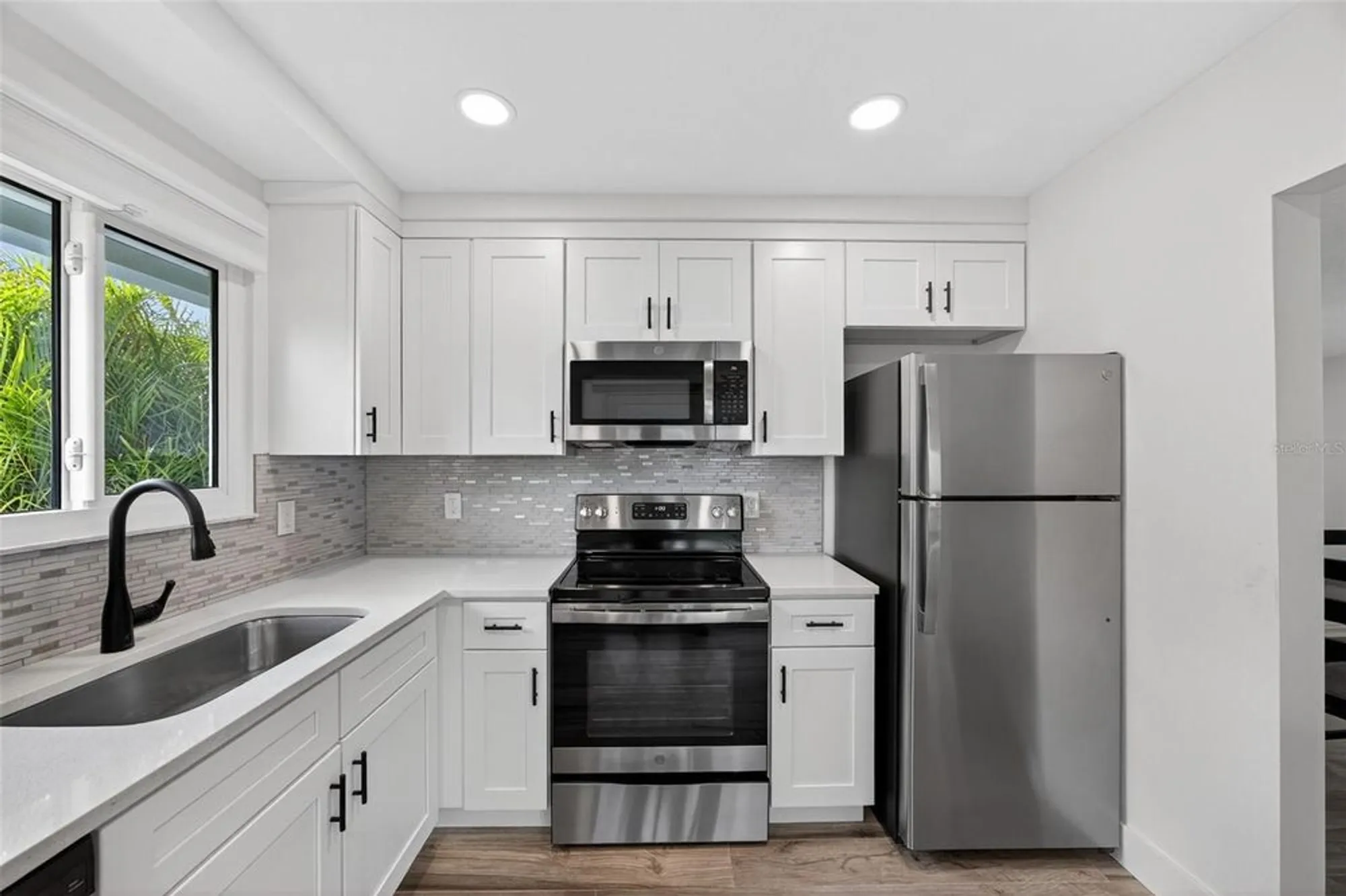 Property Slideshow image 11 of 34 | 2733 riverbluff pl v57, Sarasota, FL, 34231