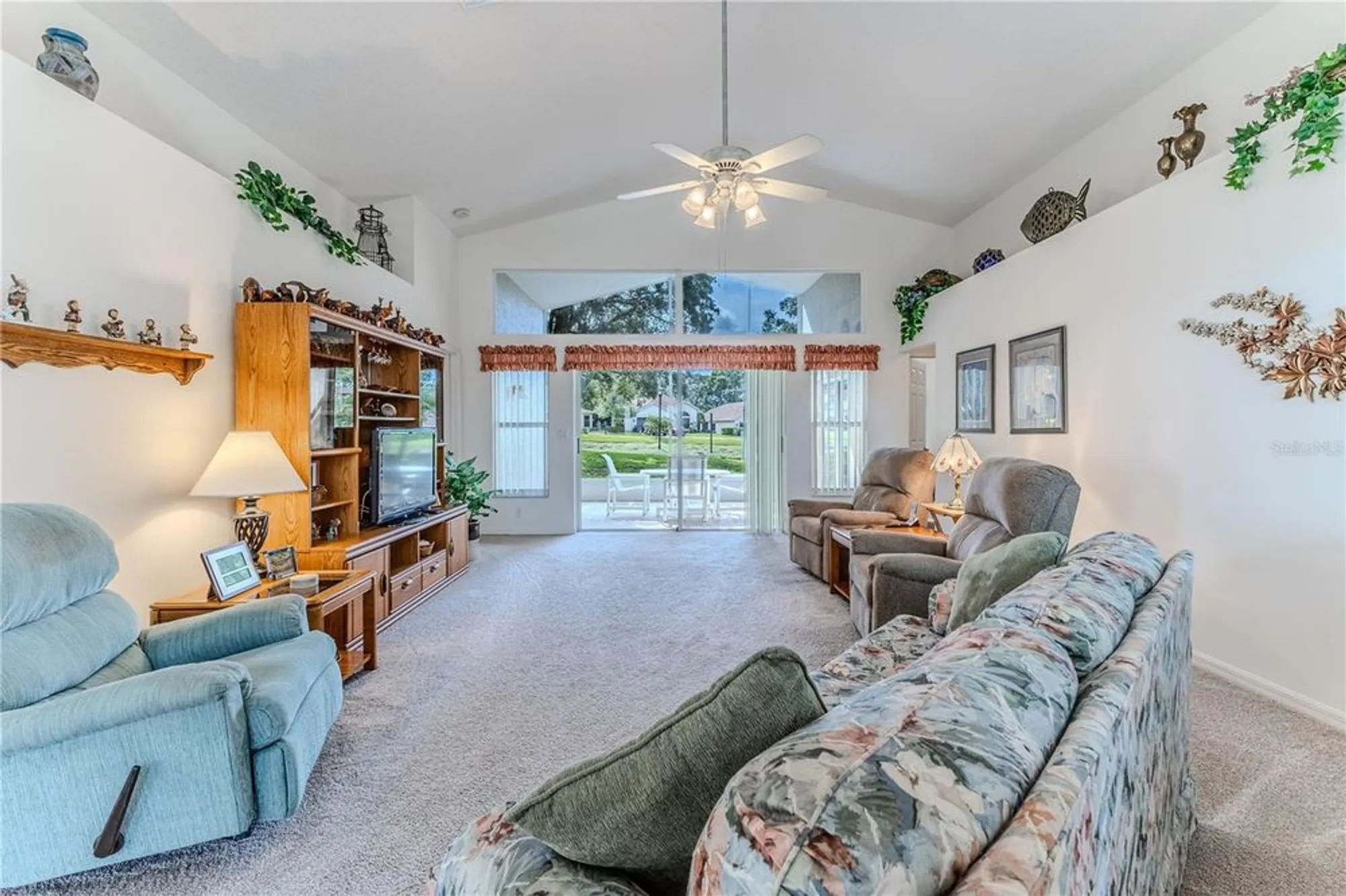 Property Slideshow image 19 of 51 | 464 mistwood ct, Spring Hill, FL, 34609