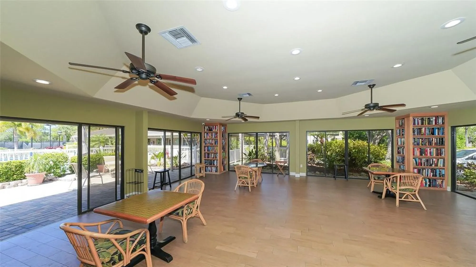 Property Slideshow image 33 of 48 | 5027 kestral park # 64, Sarasota, FL, 34231