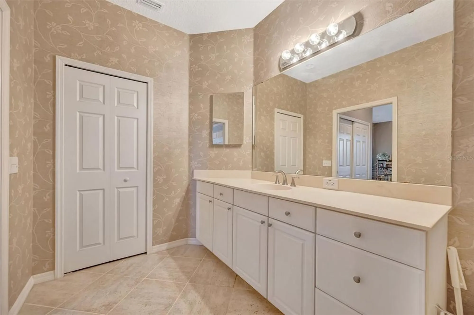 Property Slideshow image 23 of 37 | 4265 cascade falls dr, Sarasota, FL, 34243