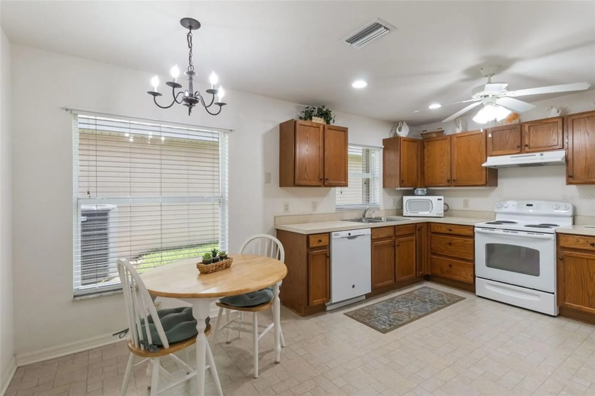 Property Slideshow image 12 of 39 | 464 lake suzanne dr, Lake Wales, FL, 33859