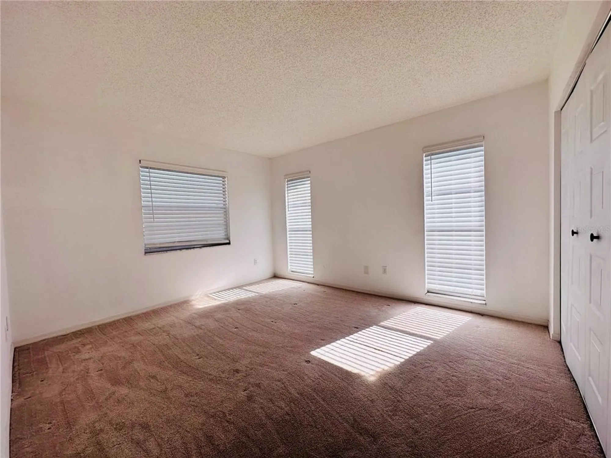 Property Slideshow image 10 of 18 | 203 rickenbacker dr, Sun City Center, FL, 33573