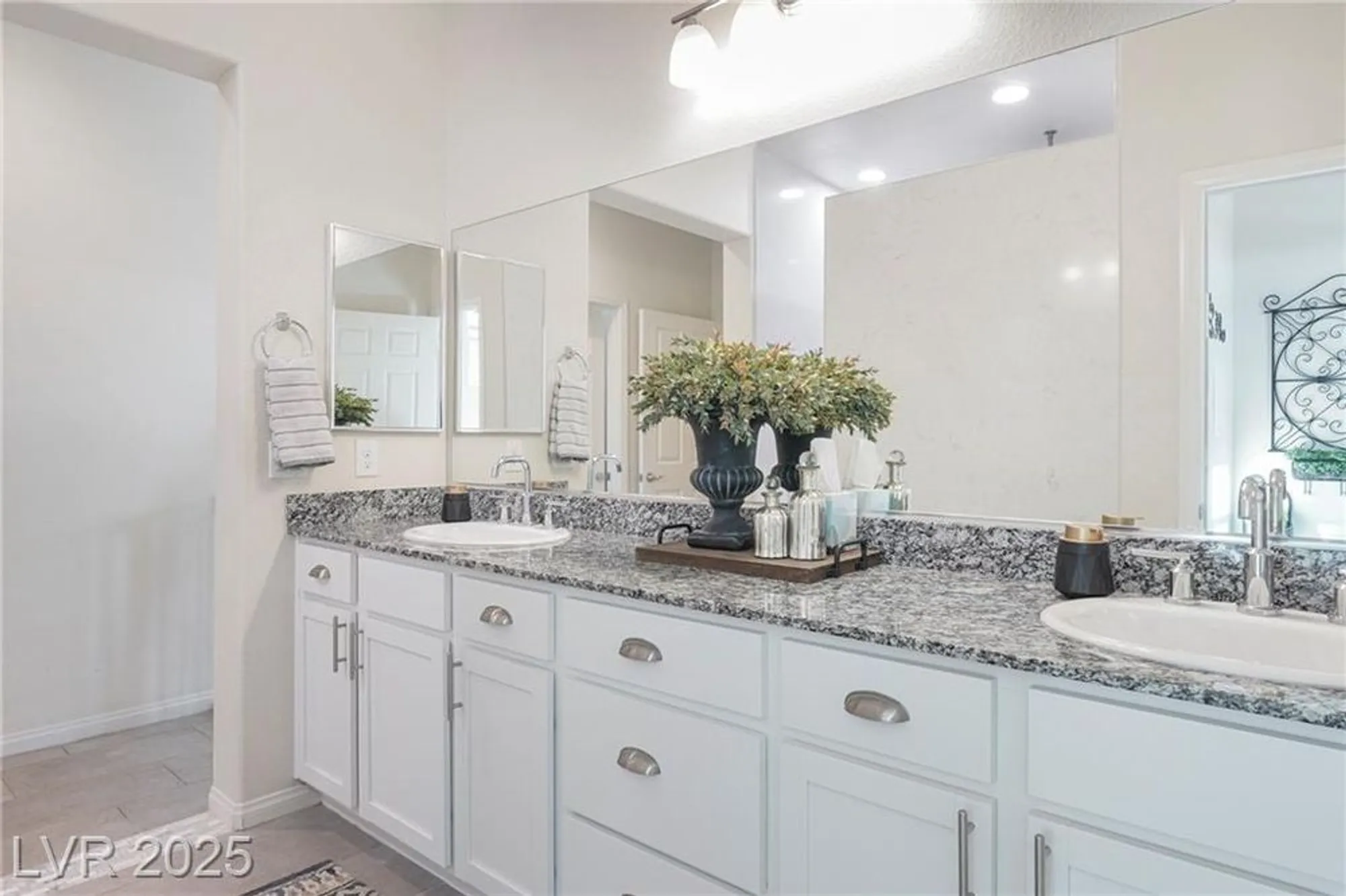 Property Slideshow image 51 of 68 | 1844 wolfcreek falls ct, Henderson, NV, 89044