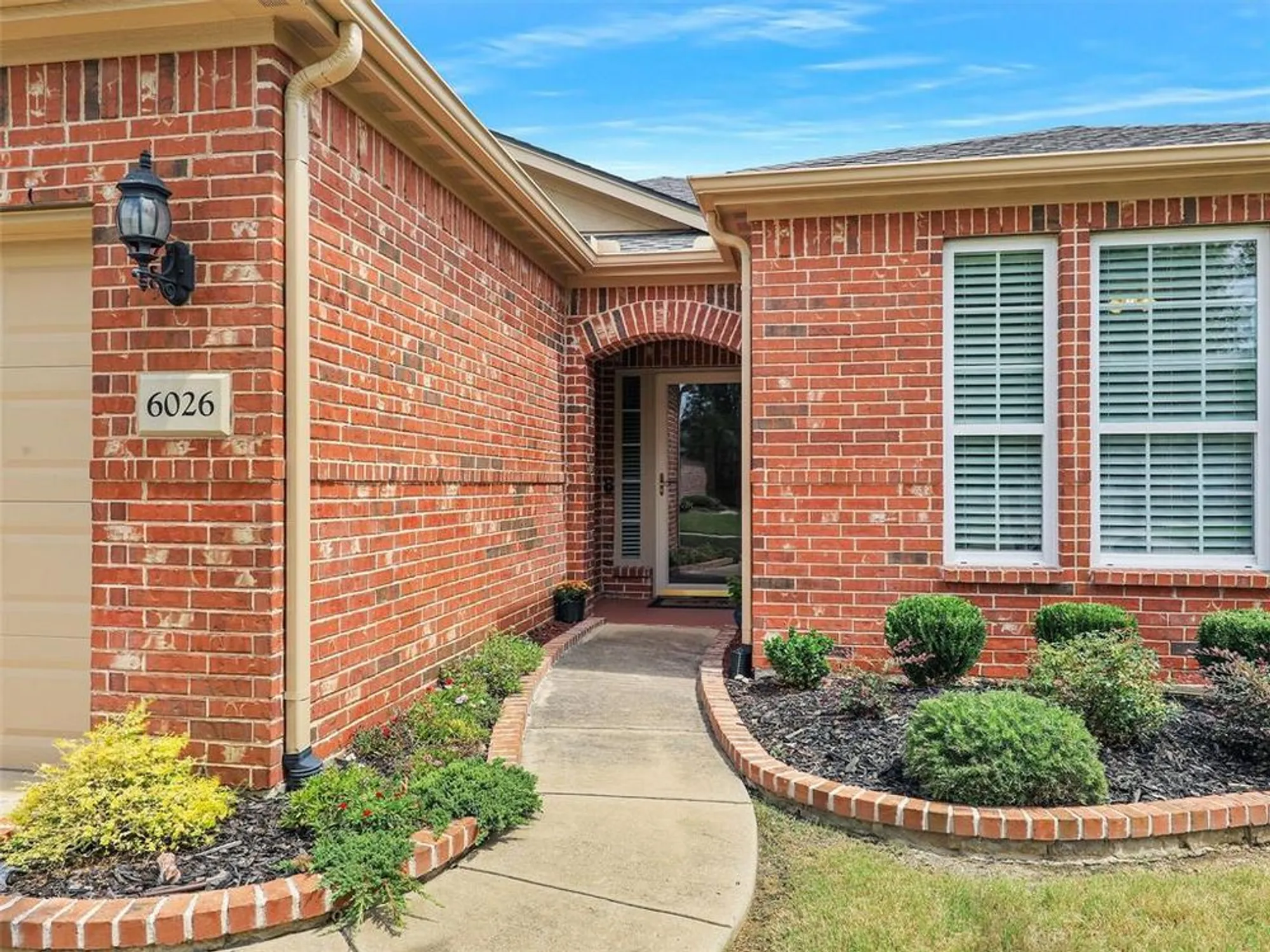 Property Slideshow image 6 of 37 | 6026 prairie bend ln, Frisco, TX, 75036