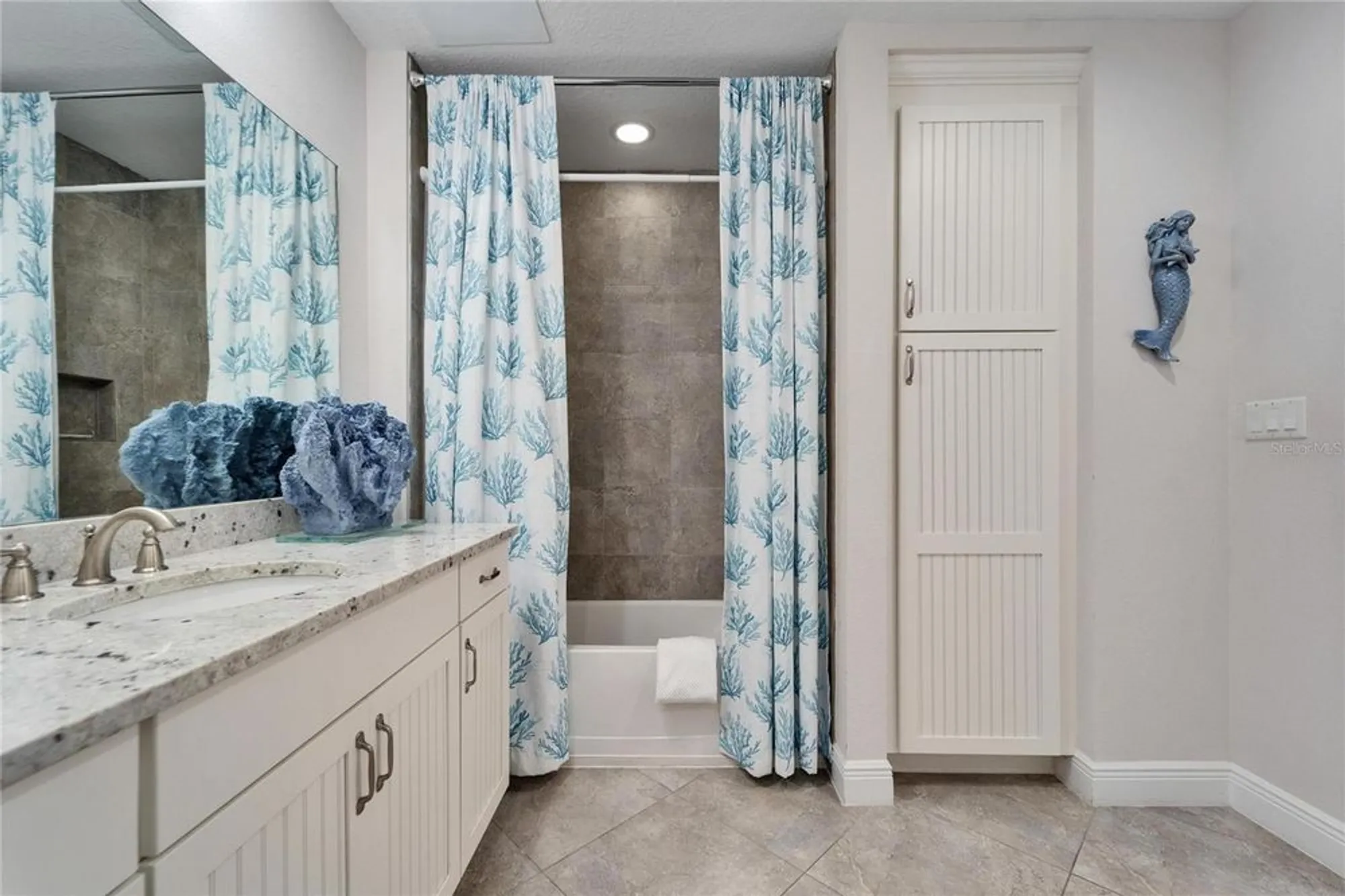 Property Slideshow image 33 of 56 | 379 aruba cir 201, Bradenton, FL, 34209