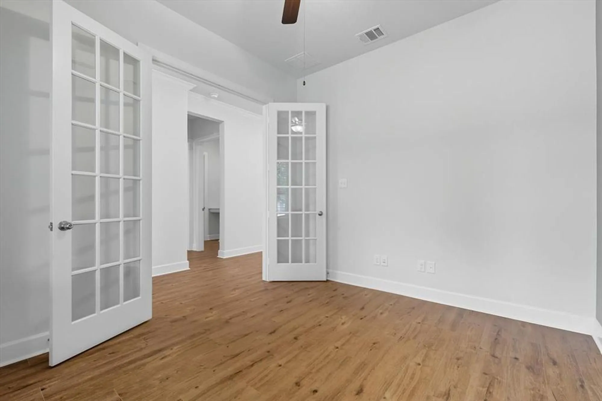 Property Slideshow image 9 of 40 | 4815 beaver creek dr, Arlington, TX, 76005