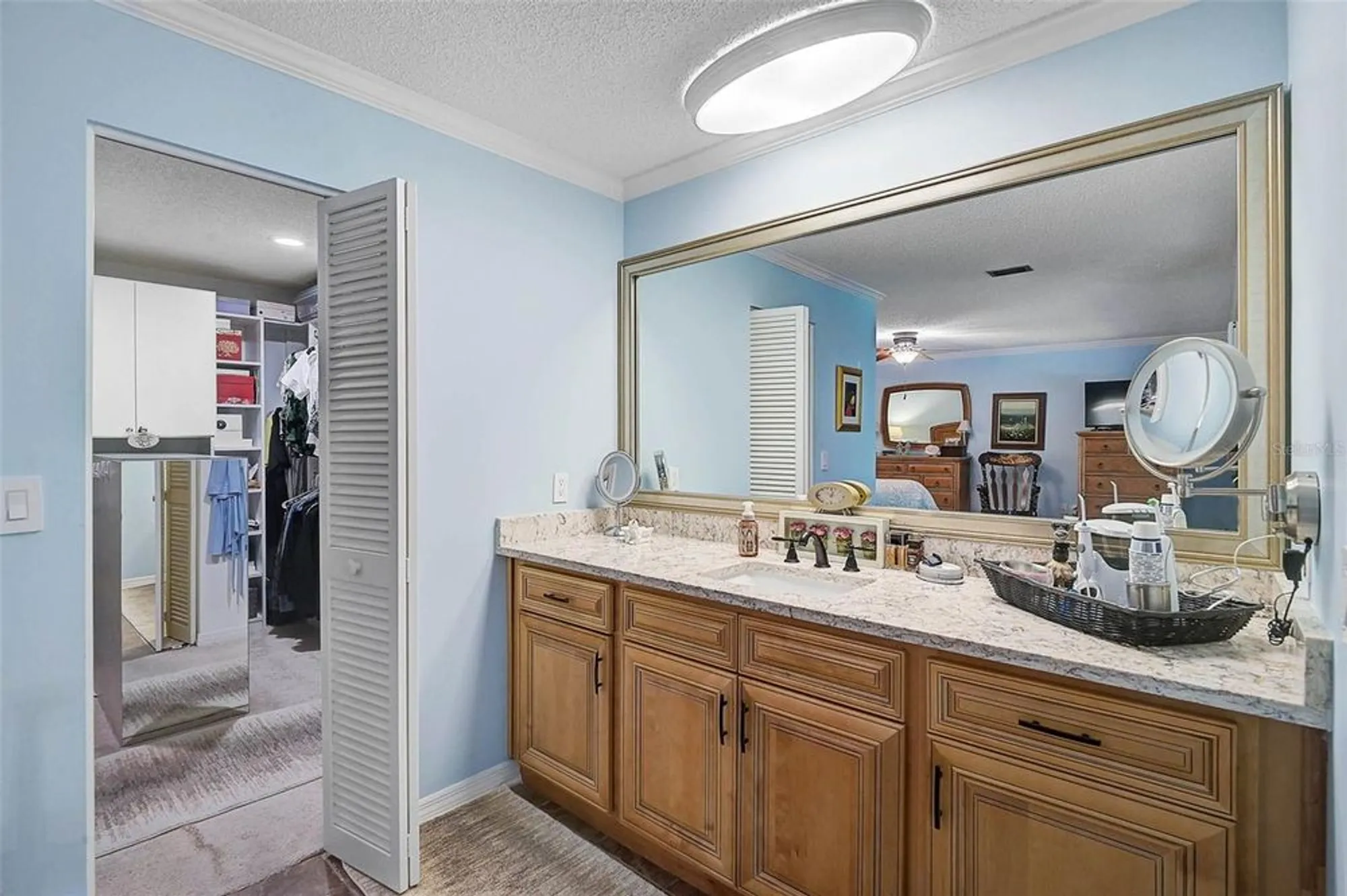 Property Slideshow image 19 of 61 | 3890 wilshire cir 27, Sarasota, FL, 34238
