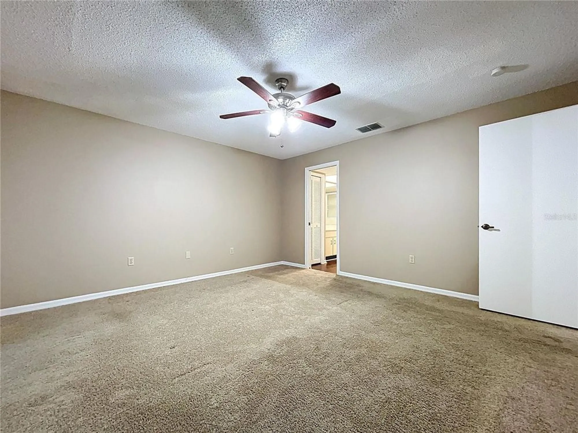 Property Slideshow image 43 of 59 | 2020 lakeview dr apt 203, Clearwater, FL, 33763