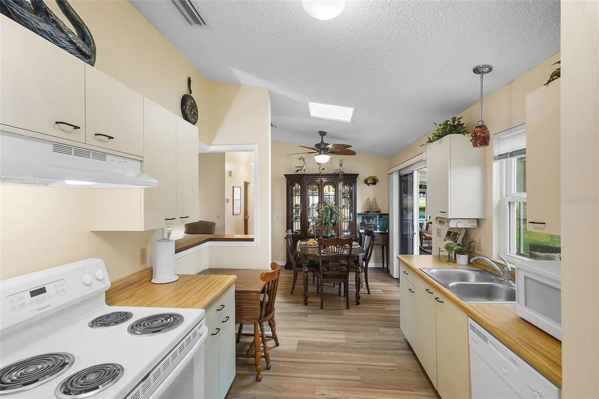 Property Slideshow image 14 of 34 | 1536 e schwartz blvd, The Villages, FL, 32159