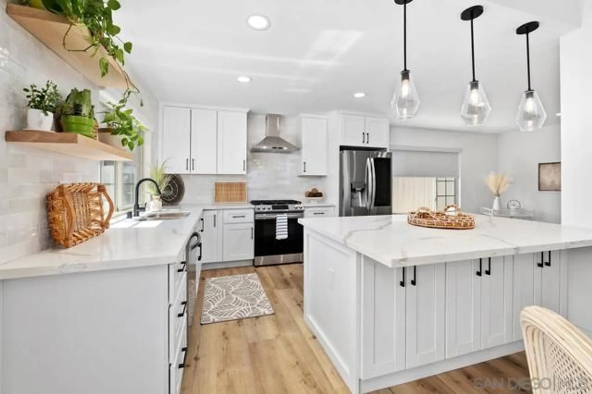 Property Slideshow image 11 of 48 | 12687 senda acantilada, San Diego, CA, 92128