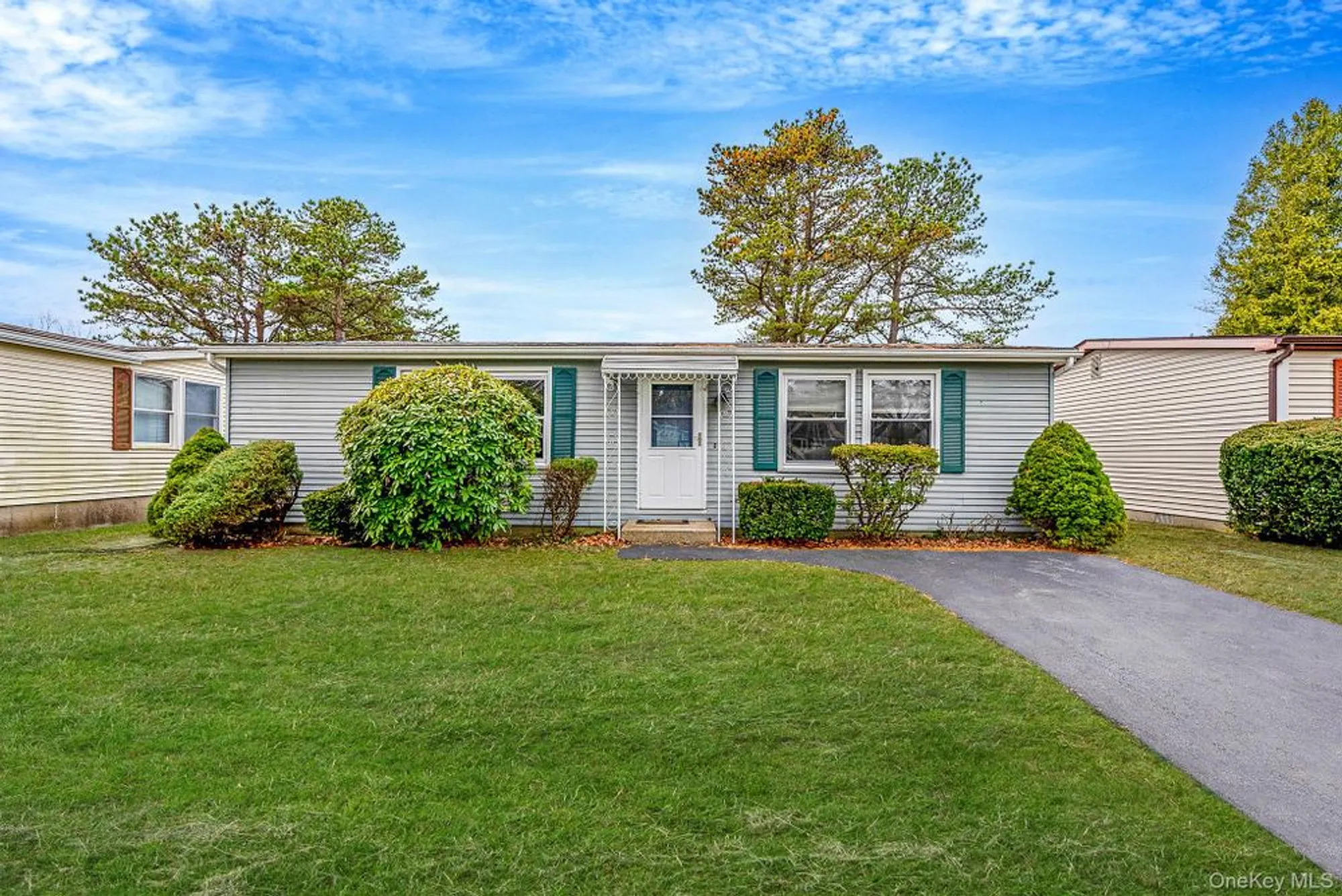 Property Slideshow image 2 of 23 | 22 limetree dr, Manorville, NY, 11949