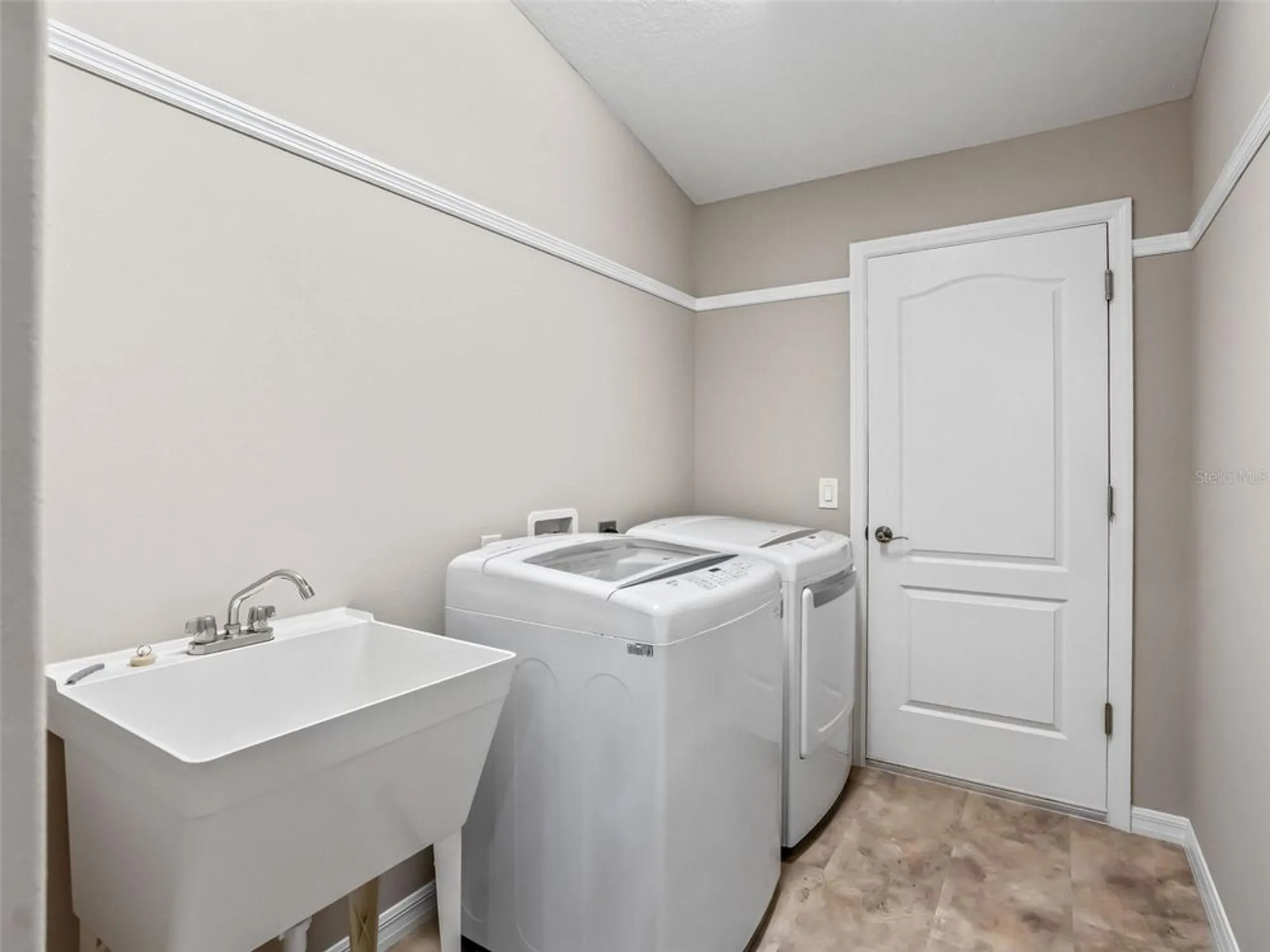 Property Slideshow image 27 of 37 | 828 silver oak ave, Lady Lake, FL, 32159