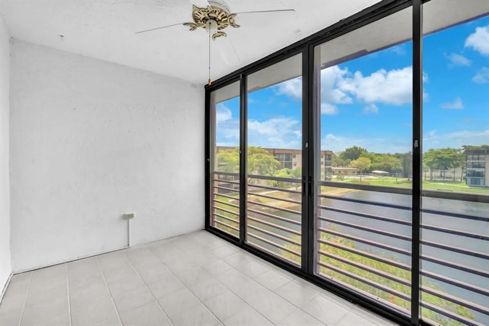 Property Slideshow image 10 of 26 | 4930 e sabal palm blvd 414, Tamarac, FL, 33319
