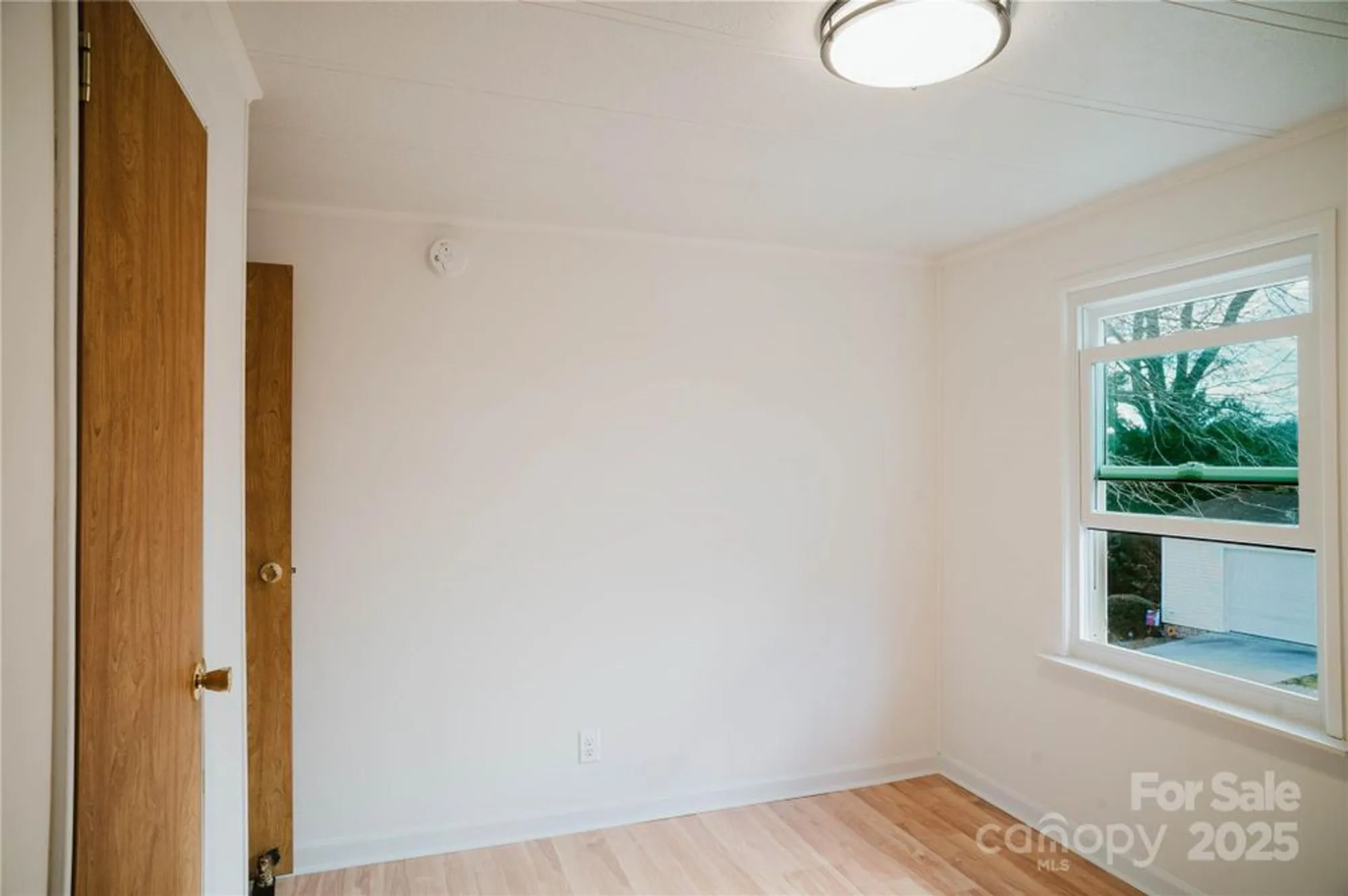 Property Slideshow image 27 of 34 | 402 deerfield ct, Hendersonville, NC, 28792