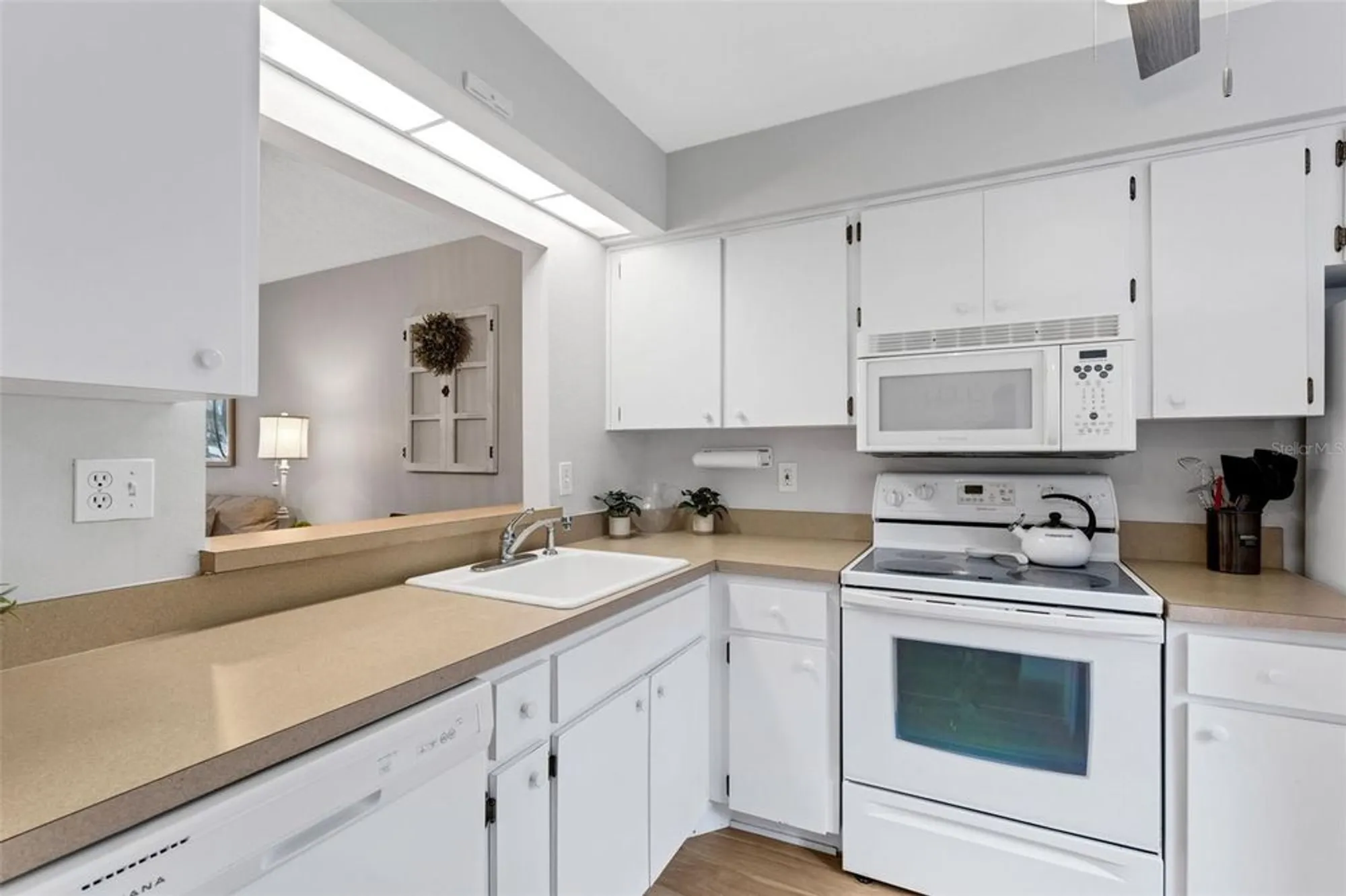 Property Slideshow image 9 of 78 | 3140 highlands blvd f, Palm Harbor, FL, 34684