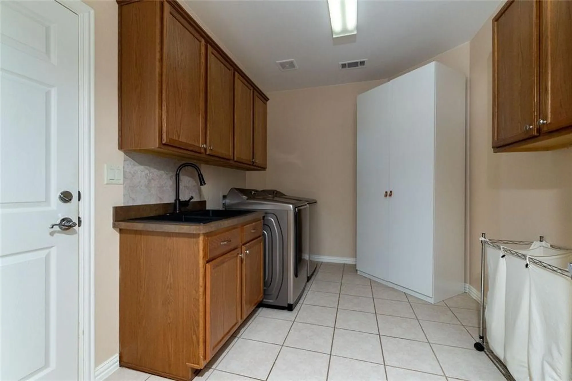 Property Slideshow image 27 of 40 | 9004 freeport dr, Denton, TX, 76207