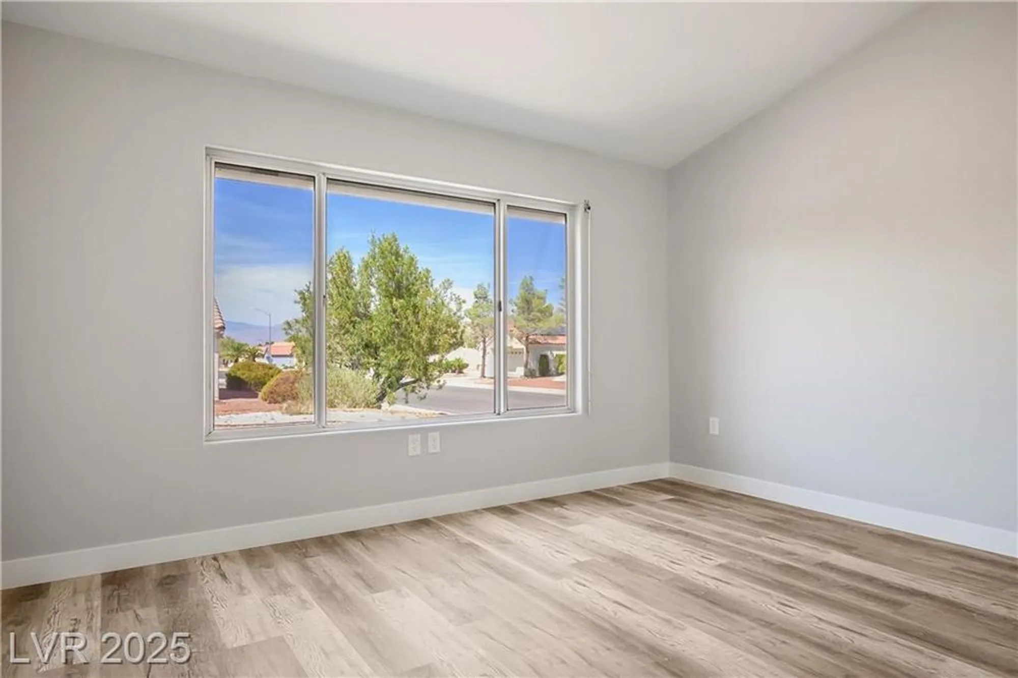 Property Slideshow image 23 of 59 | 8500 gull dr, Las Vegas, NV, 89134