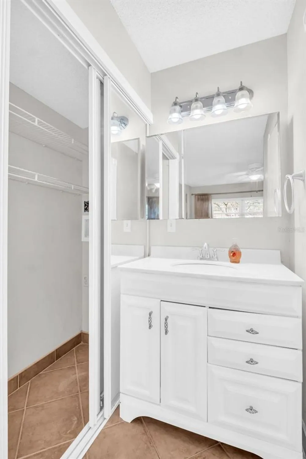 Property Slideshow image 15 of 62 | 3109 mission grove dr d, Palm Harbor, FL, 34684