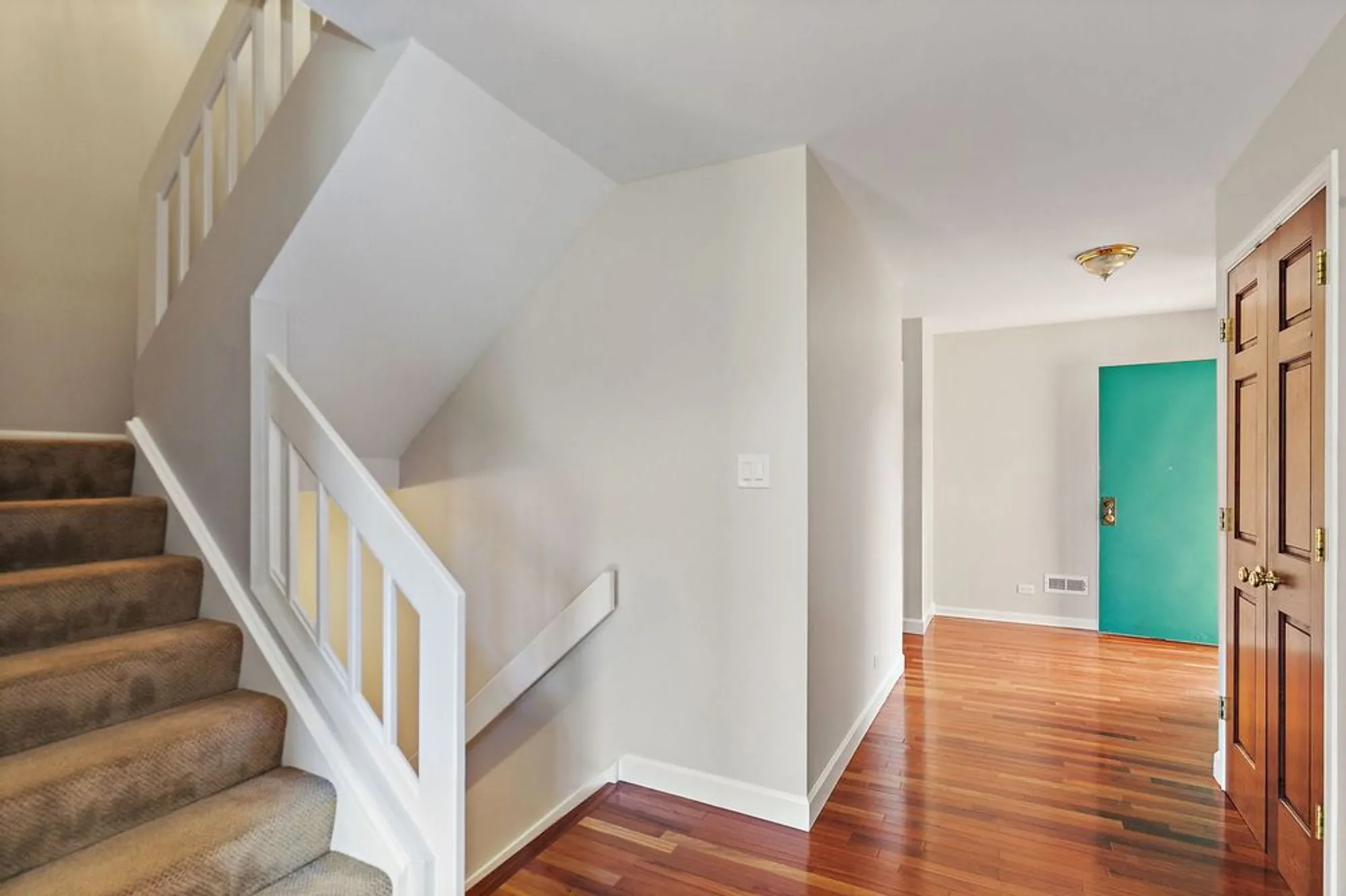 Property Slideshow image 10 of 39 | 830 oak hill rd, Lake Barrington, IL, 60010