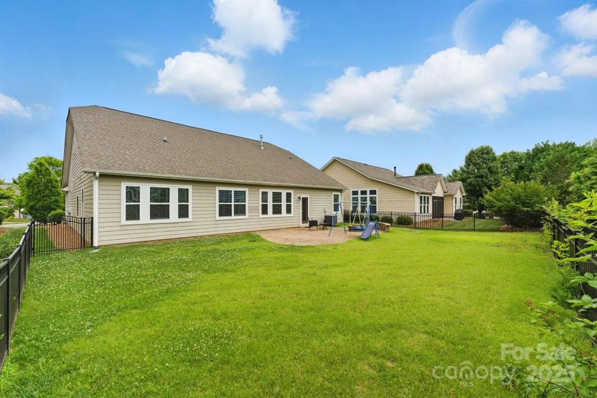 Property Slideshow image 33 of 39 | 8830 artesa mill ln, Charlotte, NC, 28214