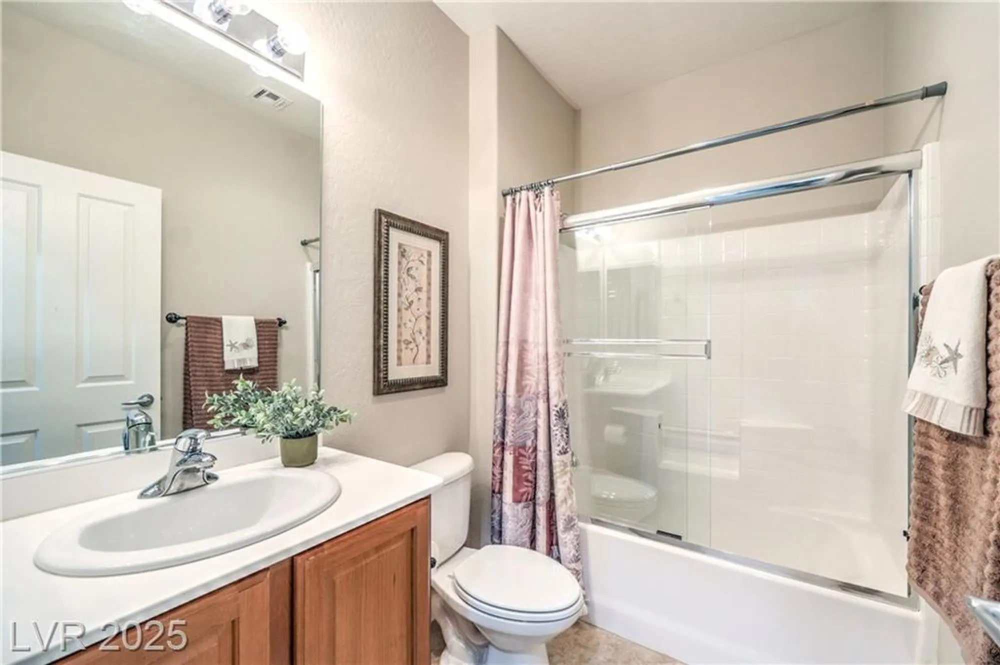 Property Slideshow image 21 of 44 | 7617 fieldfare dr, North Las Vegas, NV, 89084