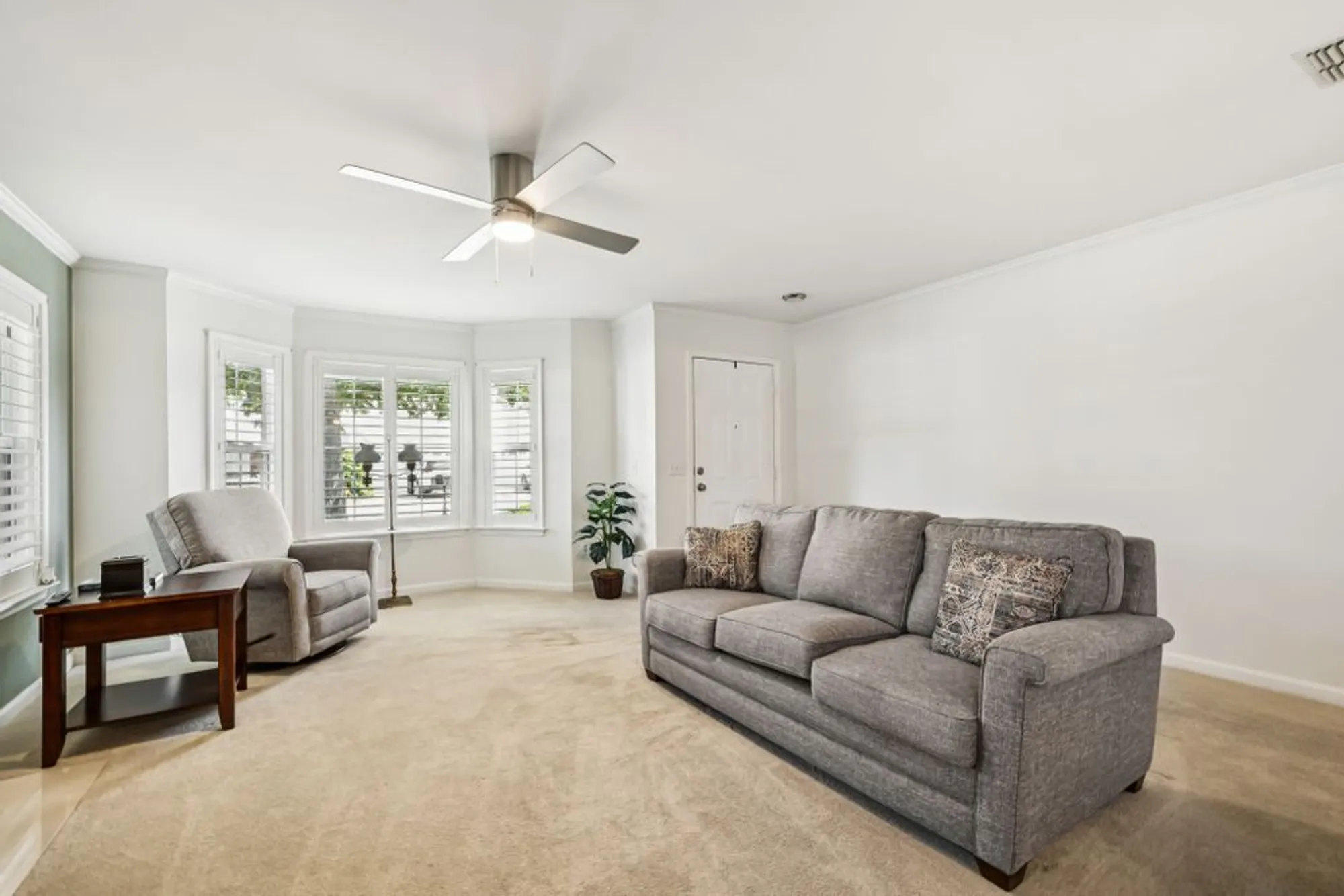 Property Slideshow image 1 of 27 | 423 forest glen cir, Murfreesboro, TN, 37128