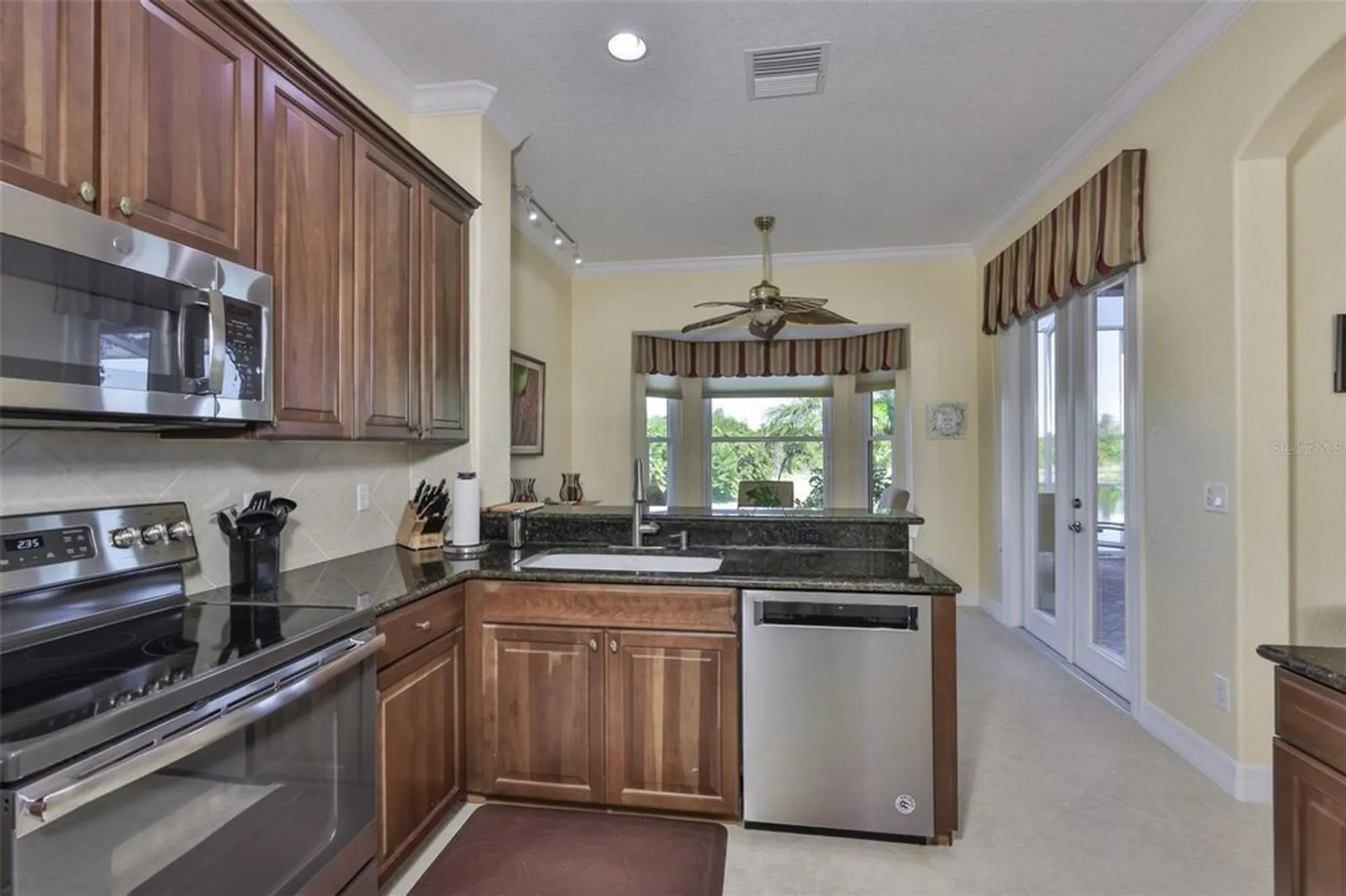Property Slideshow image 12 of 48 | 327 noble faire dr, Sun City Center, FL, 33573