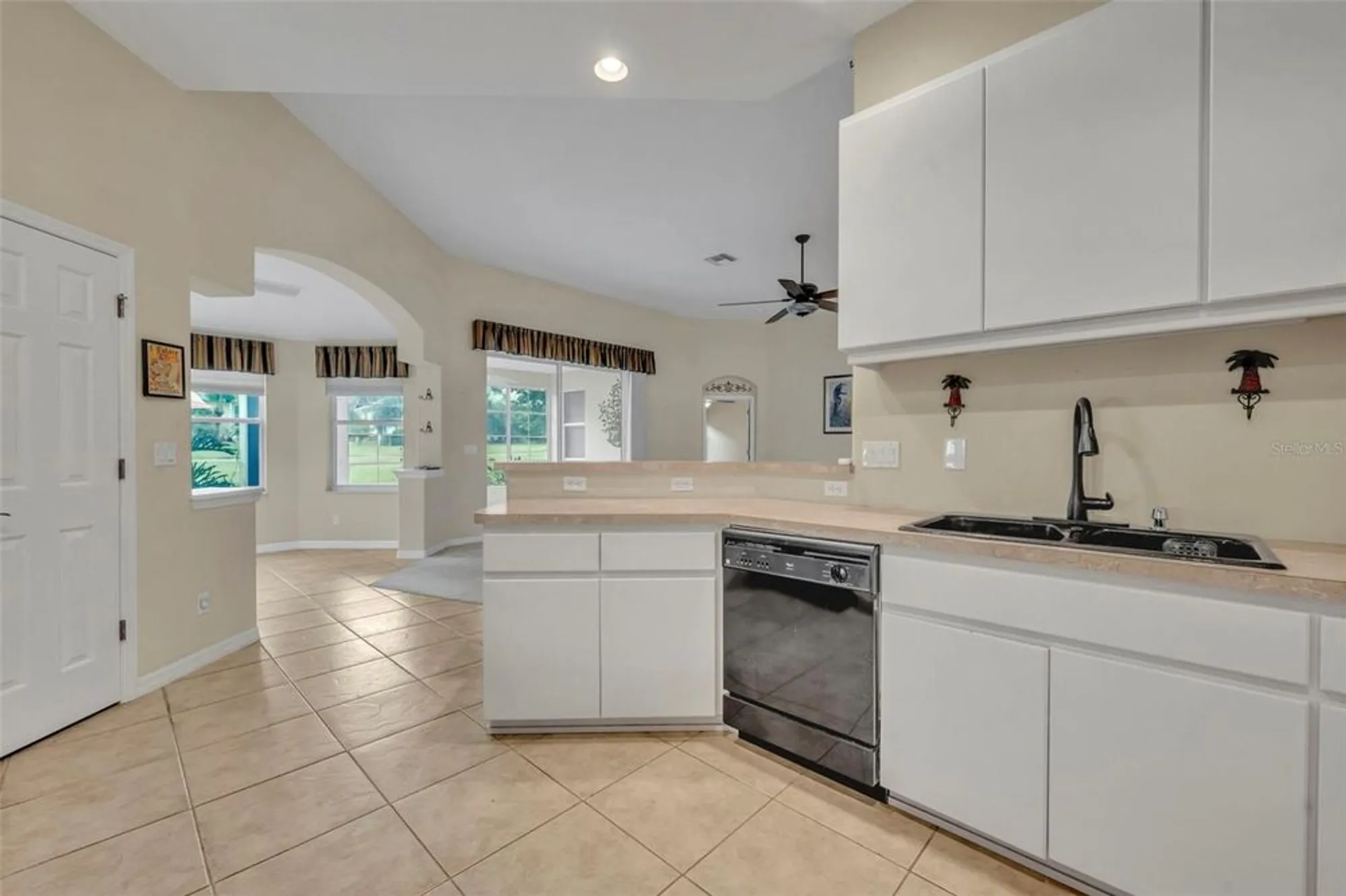 Property Slideshow image 21 of 52 | 5837 bounty cir, Tavares, FL, 32778
