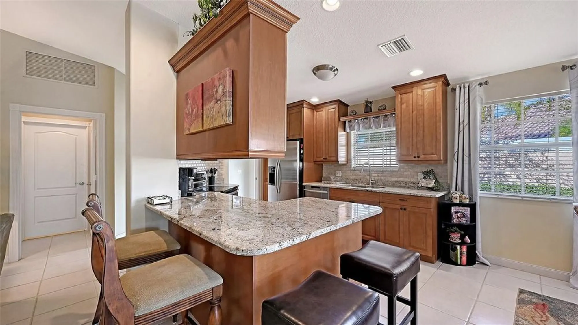 Property Slideshow image 13 of 87 | 5770 ivrea dr, Sarasota, FL, 34238
