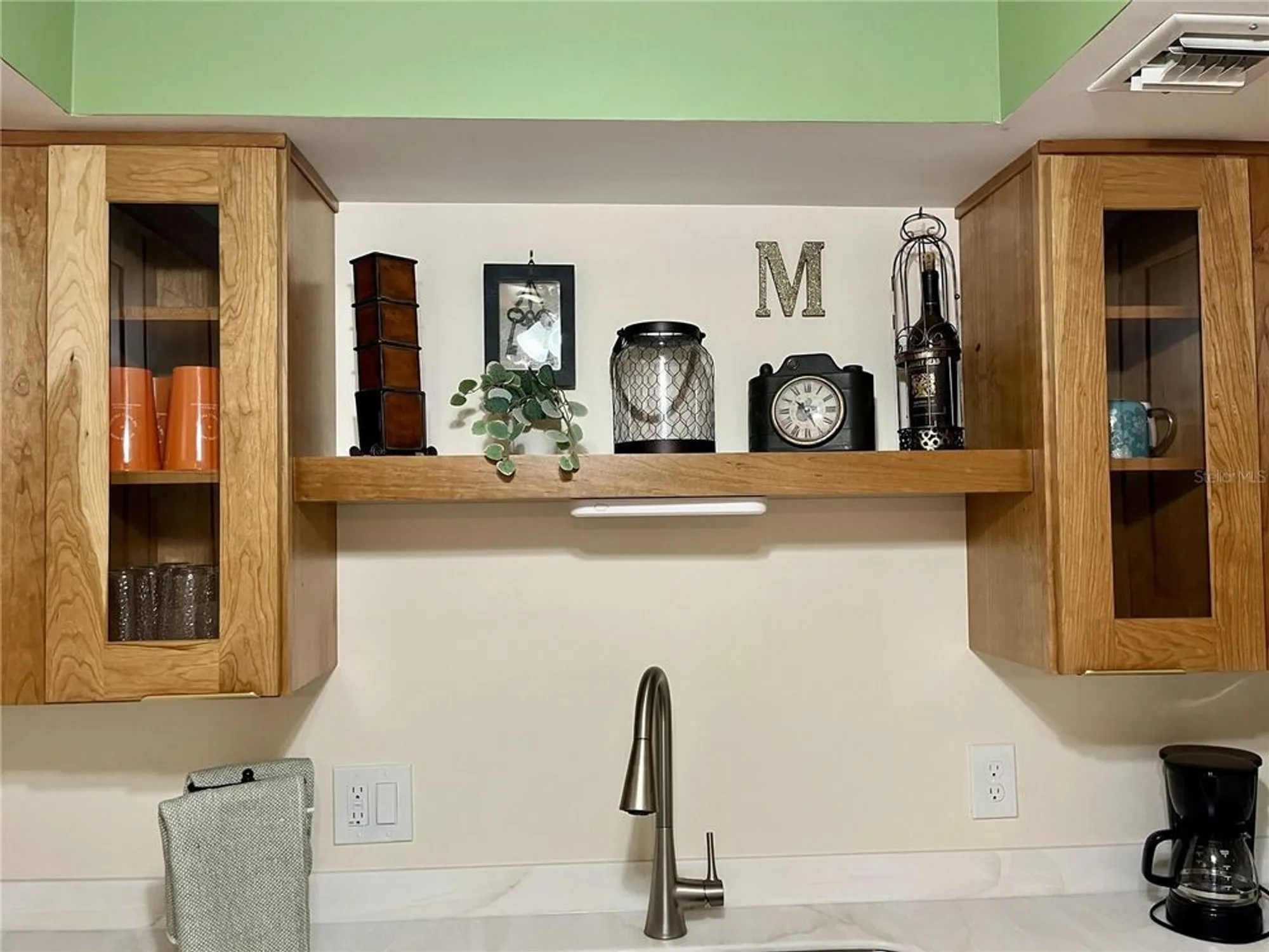 Property Slideshow image 13 of 44 | 2290 aaron st apt 210, Port Charlotte, FL, 33952