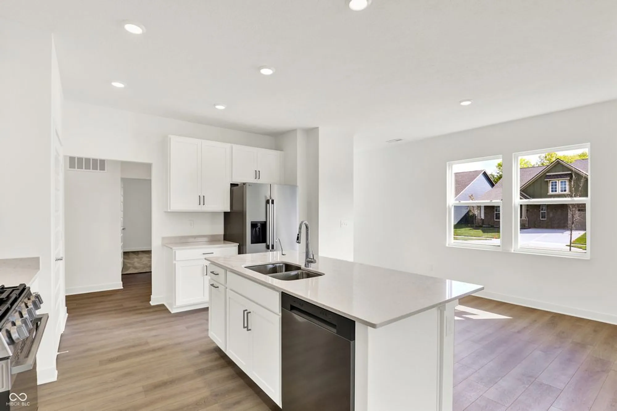 Property Slideshow image 11 of 44 | 5363 foxley park ln, Avon, IN, 46123