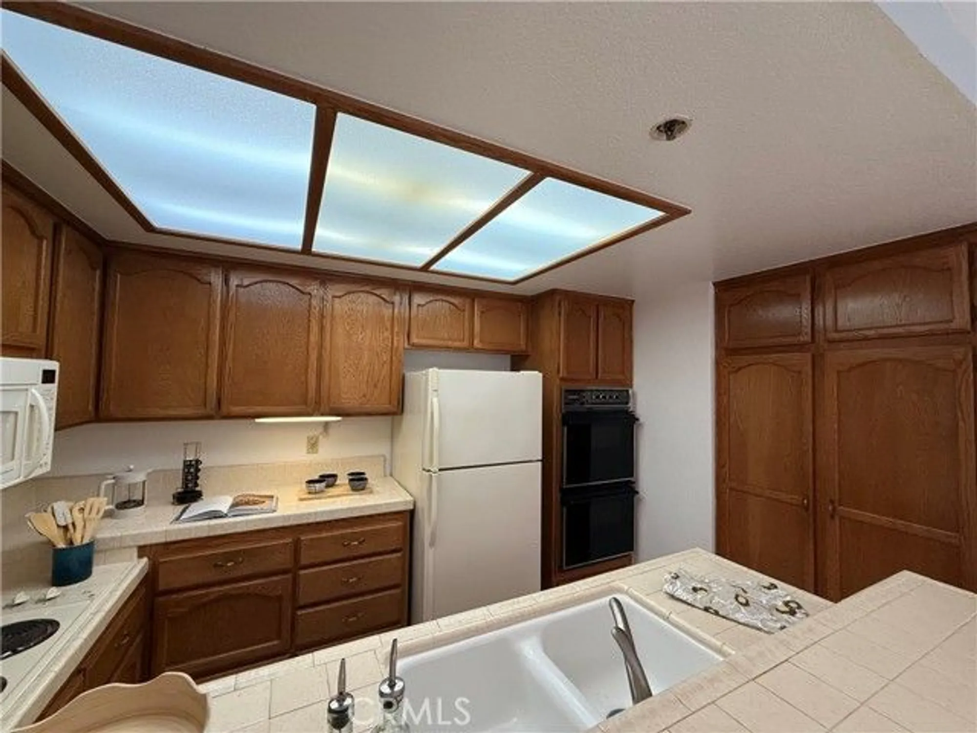 Property Slideshow image 16 of 27 | 13601 del monte dr apt a47, Seal Beach, CA, 90740